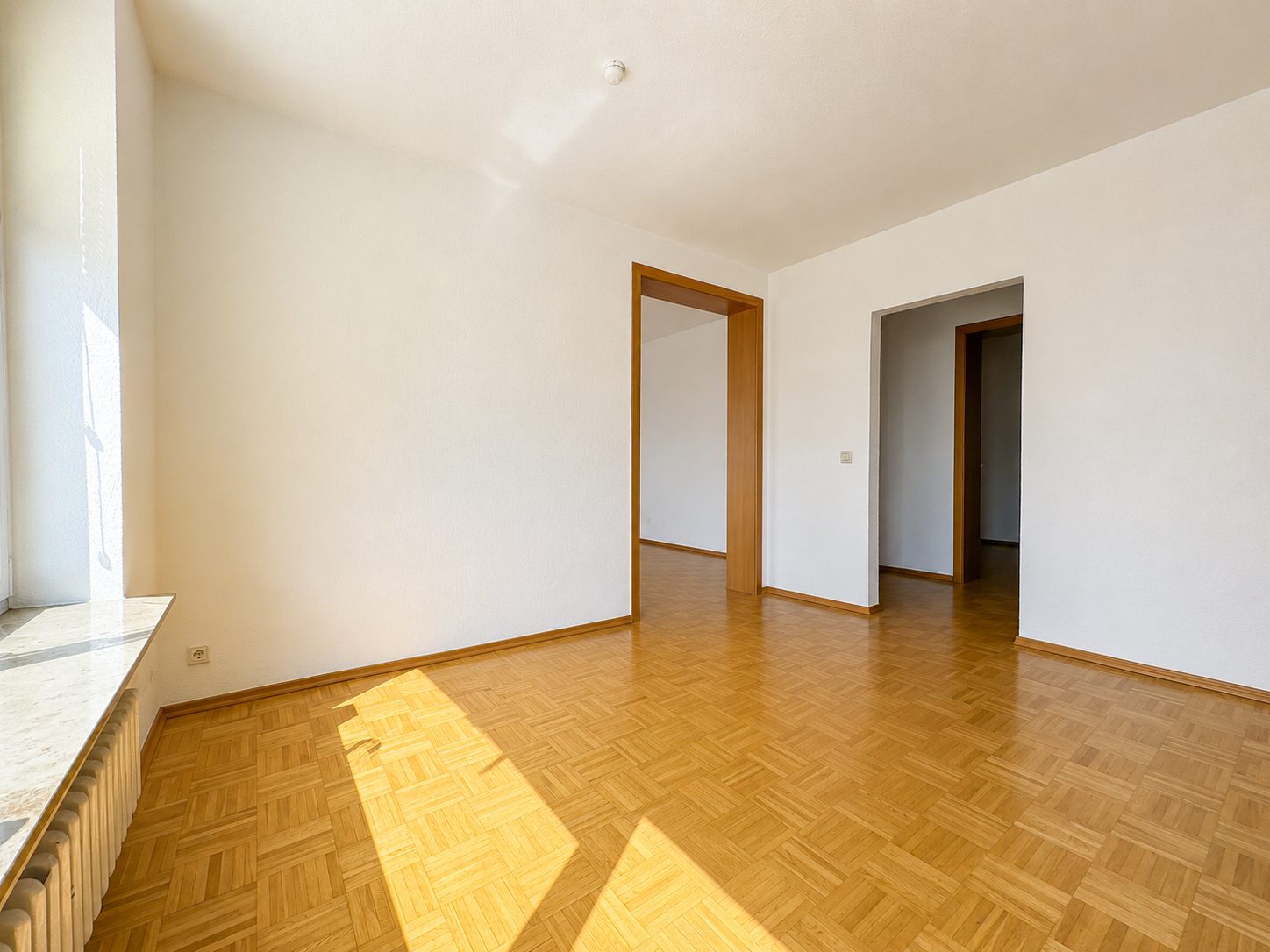 Immobilienangebot - Düsseldorf / Urdenbach - Alle - Urdenbach: Gepflegte 3-Zimmer-Wohnung mit Süd-Ost-Balkon, Aufzug & Tiefgarage