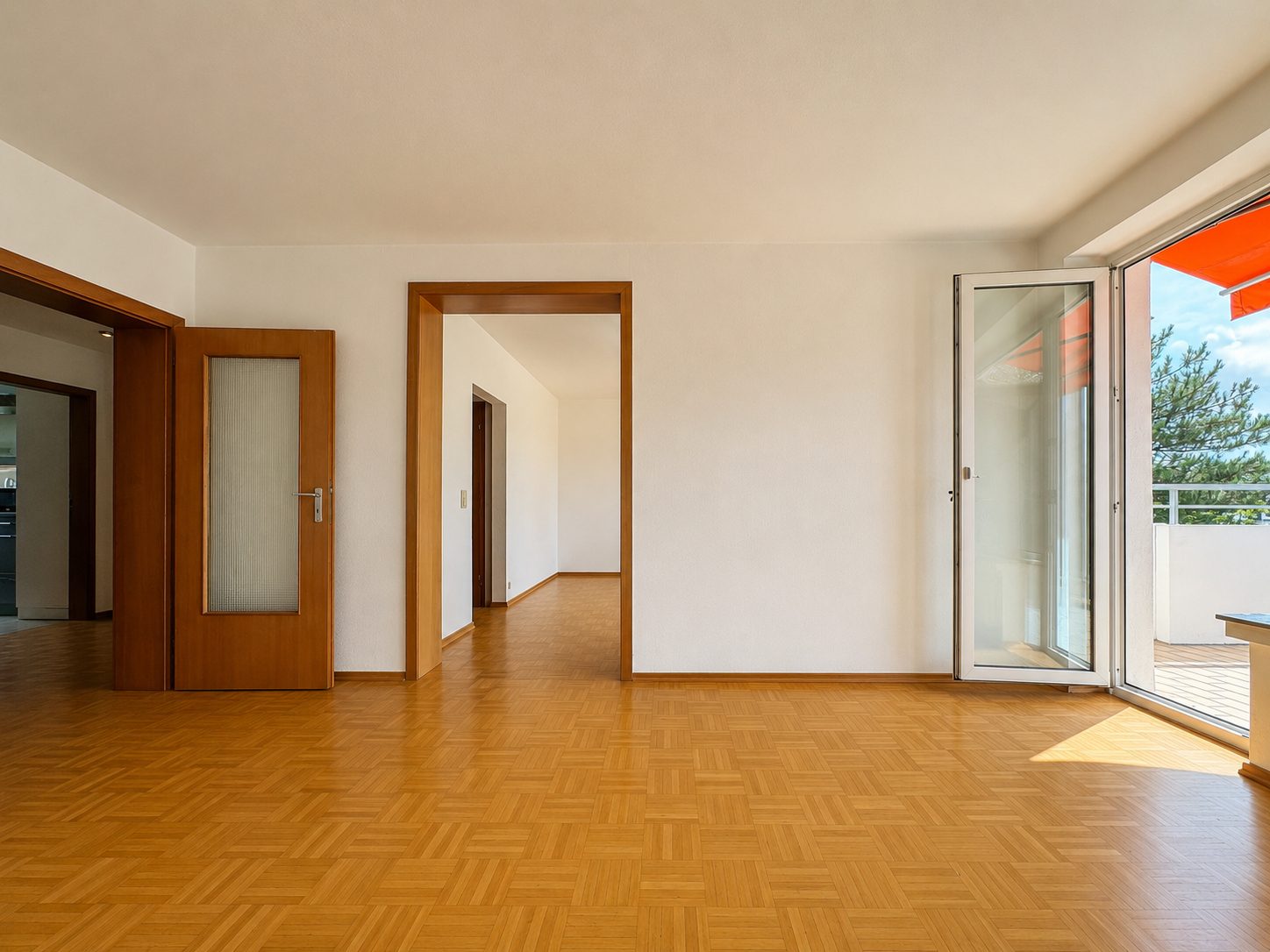 Immobilienangebot - Düsseldorf / Urdenbach - Alle - Urdenbach: Gepflegte 3-Zimmer-Wohnung mit Süd-Ost-Balkon, Aufzug & Tiefgarage