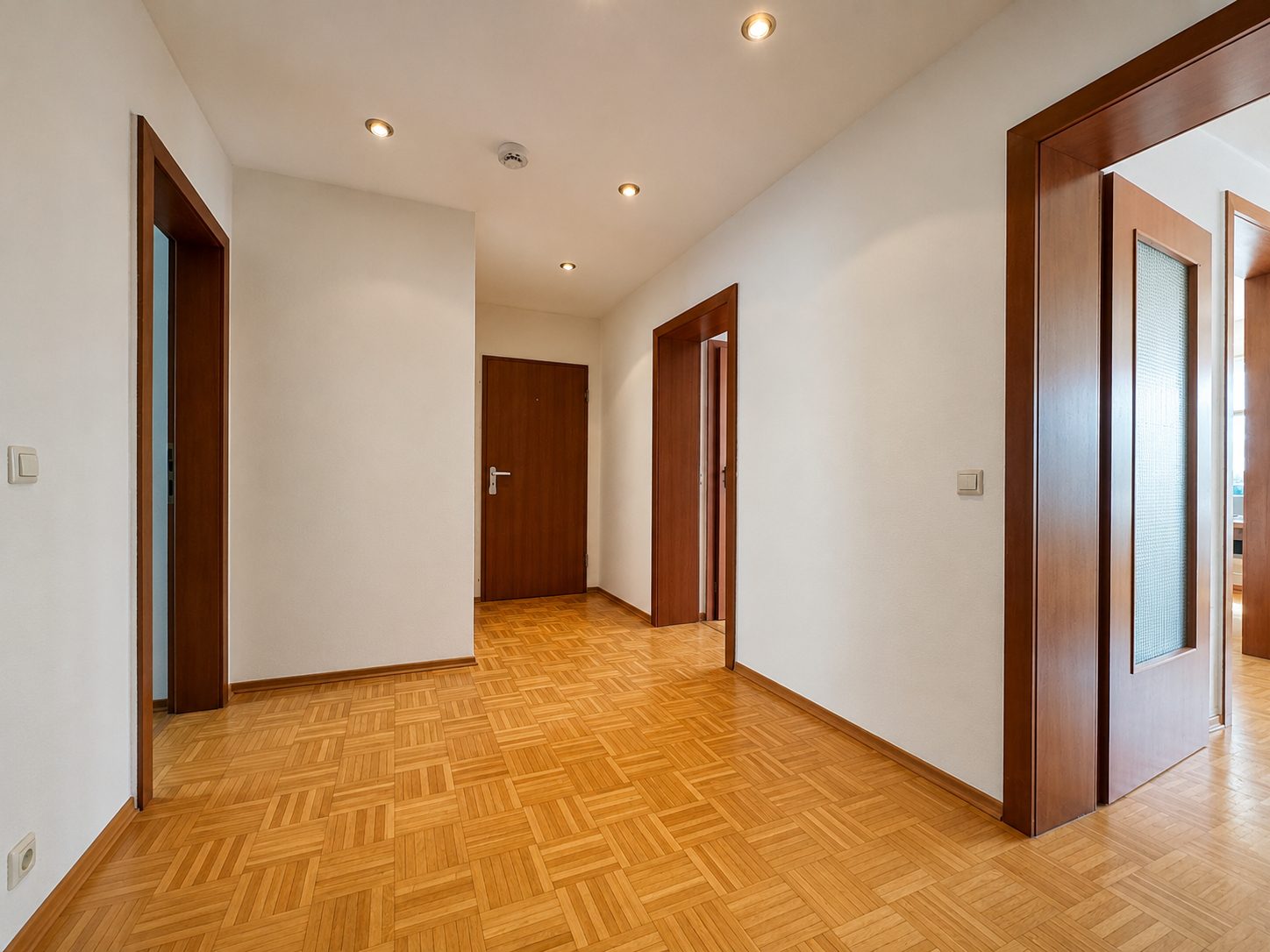 Immobilienangebot - Düsseldorf / Urdenbach - Alle - Urdenbach: Gepflegte 3-Zimmer-Wohnung mit Süd-Ost-Balkon, Aufzug & Tiefgarage