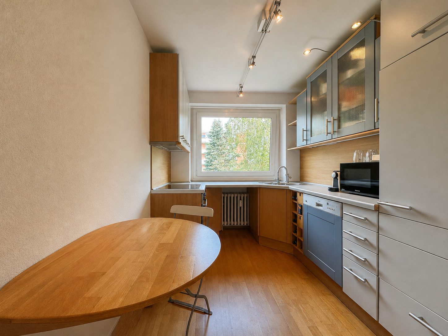 Immobilienangebot - Düsseldorf / Urdenbach - Alle - Urdenbach: Gepflegte 3-Zimmer-Wohnung mit Süd-Ost-Balkon, Aufzug & Tiefgarage