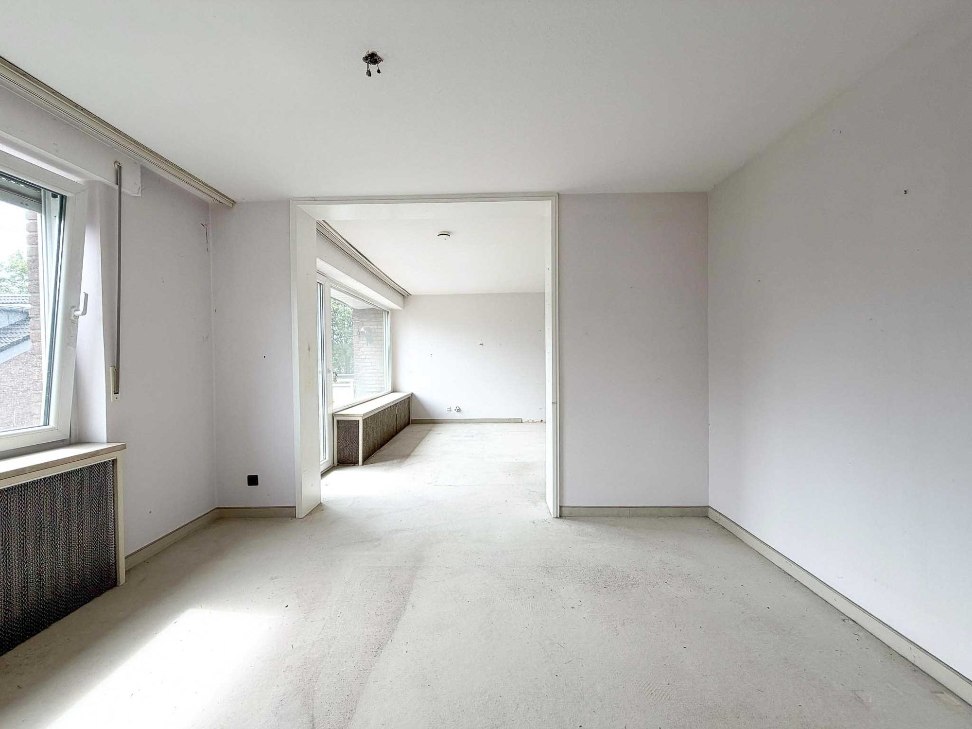 Immobilienangebot - Ratingen / Tiefenbroich - Alle - Ratingen: Renovierungsbedürftige 3,5-Zimmer-Dachgeschosswohnung mit Südbalkon & Tiefgarage!
