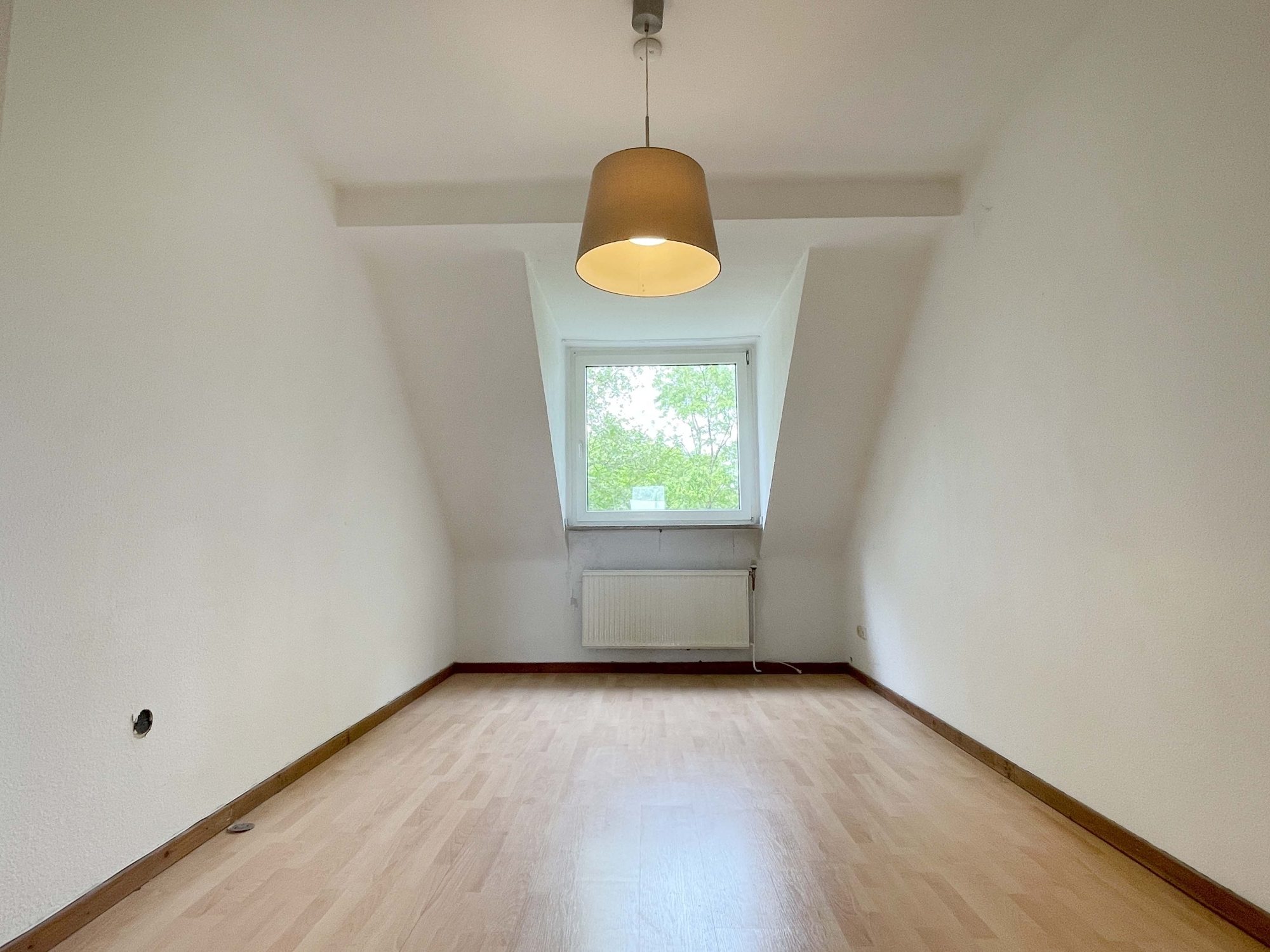 Immobilienangebot - Düsseldorf - Alle - Großzügige und leerstehende 3-Zimmerwohnung in Bilk – direkt an der Düssel!