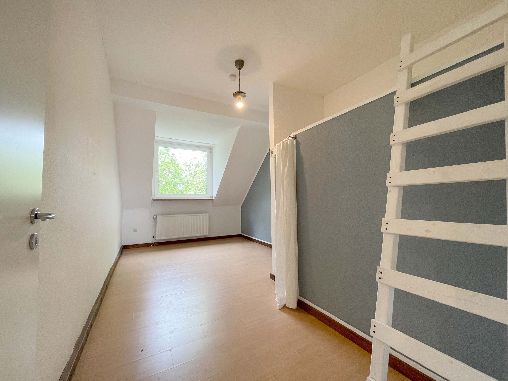 Immobilienangebot - Düsseldorf - Alle - Großzügige und leerstehende 3-Zimmerwohnung in Bilk – direkt an der Düssel!