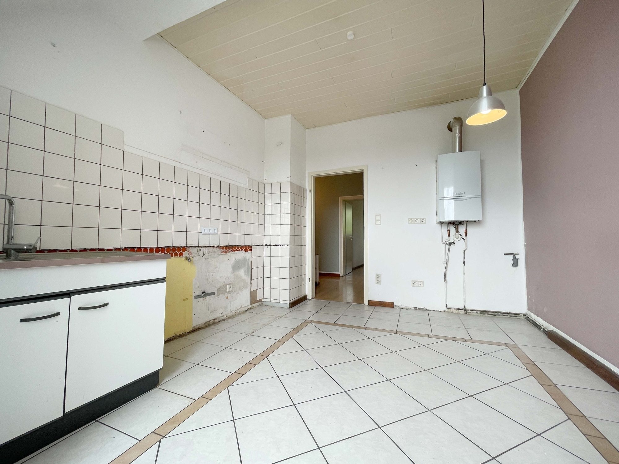 Immobilienangebot - Düsseldorf - Alle - Großzügige und leerstehende 3-Zimmerwohnung in Bilk – direkt an der Düssel!