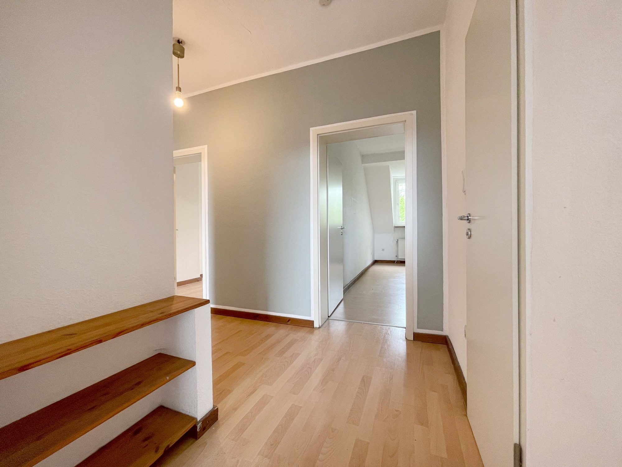Immobilienangebot - Düsseldorf - Alle - Großzügige und leerstehende 3-Zimmerwohnung in Bilk – direkt an der Düssel!