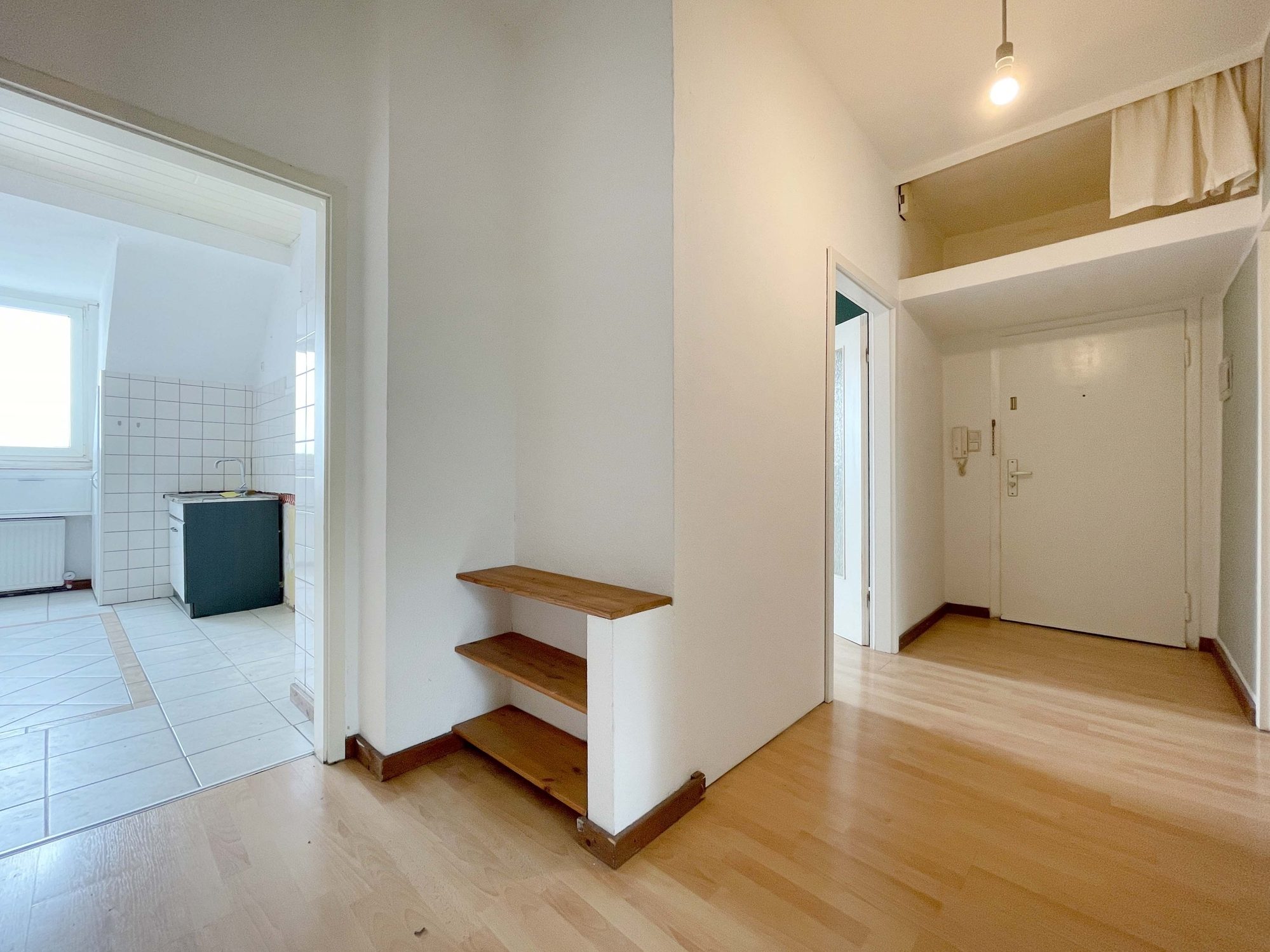 Immobilienangebot - Düsseldorf - Alle - Großzügige und leerstehende 3-Zimmerwohnung in Bilk – direkt an der Düssel!