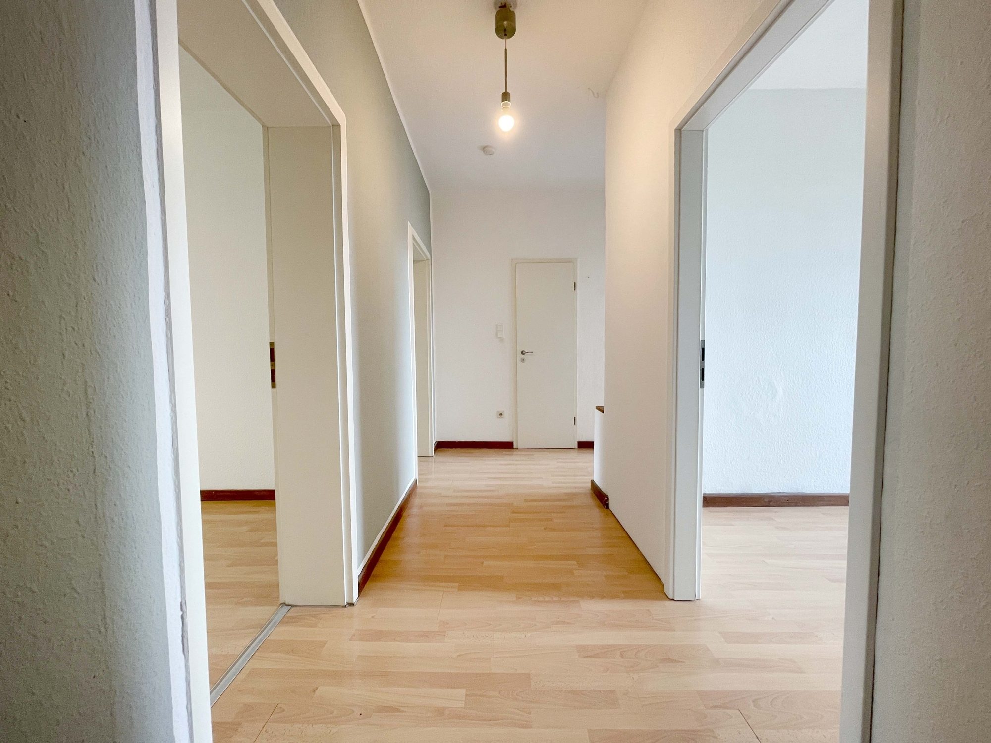 Immobilienangebot - Düsseldorf - Alle - Großzügige und leerstehende 3-Zimmerwohnung in Bilk – direkt an der Düssel!