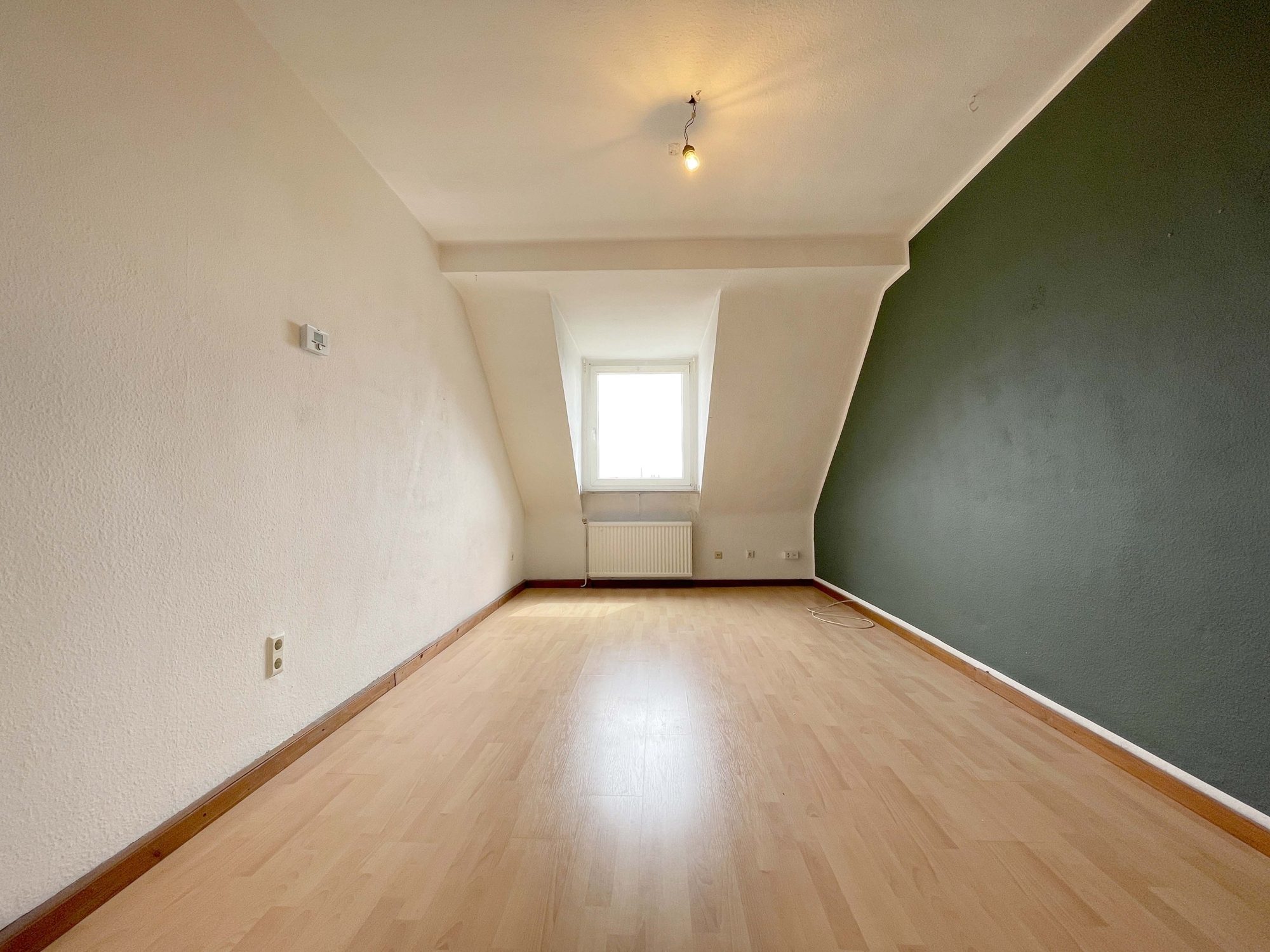 Immobilienangebot - Düsseldorf - Alle - Großzügige und leerstehende 3-Zimmerwohnung in Bilk – direkt an der Düssel!