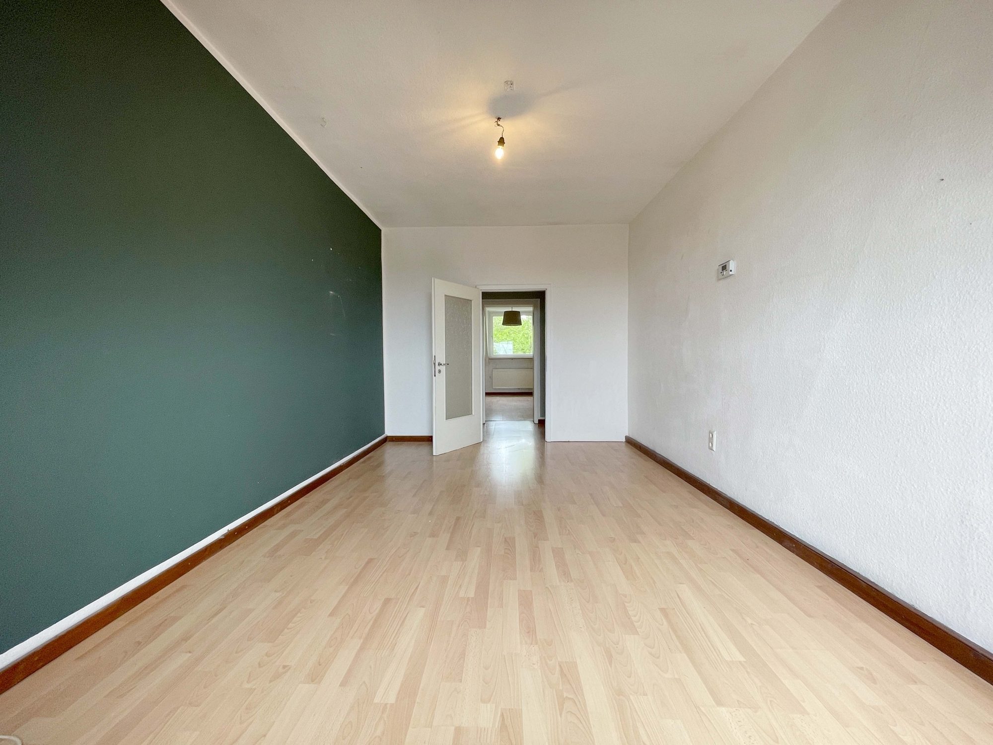 Immobilienangebot - Düsseldorf - Alle - Großzügige und leerstehende 3-Zimmerwohnung in Bilk – direkt an der Düssel!