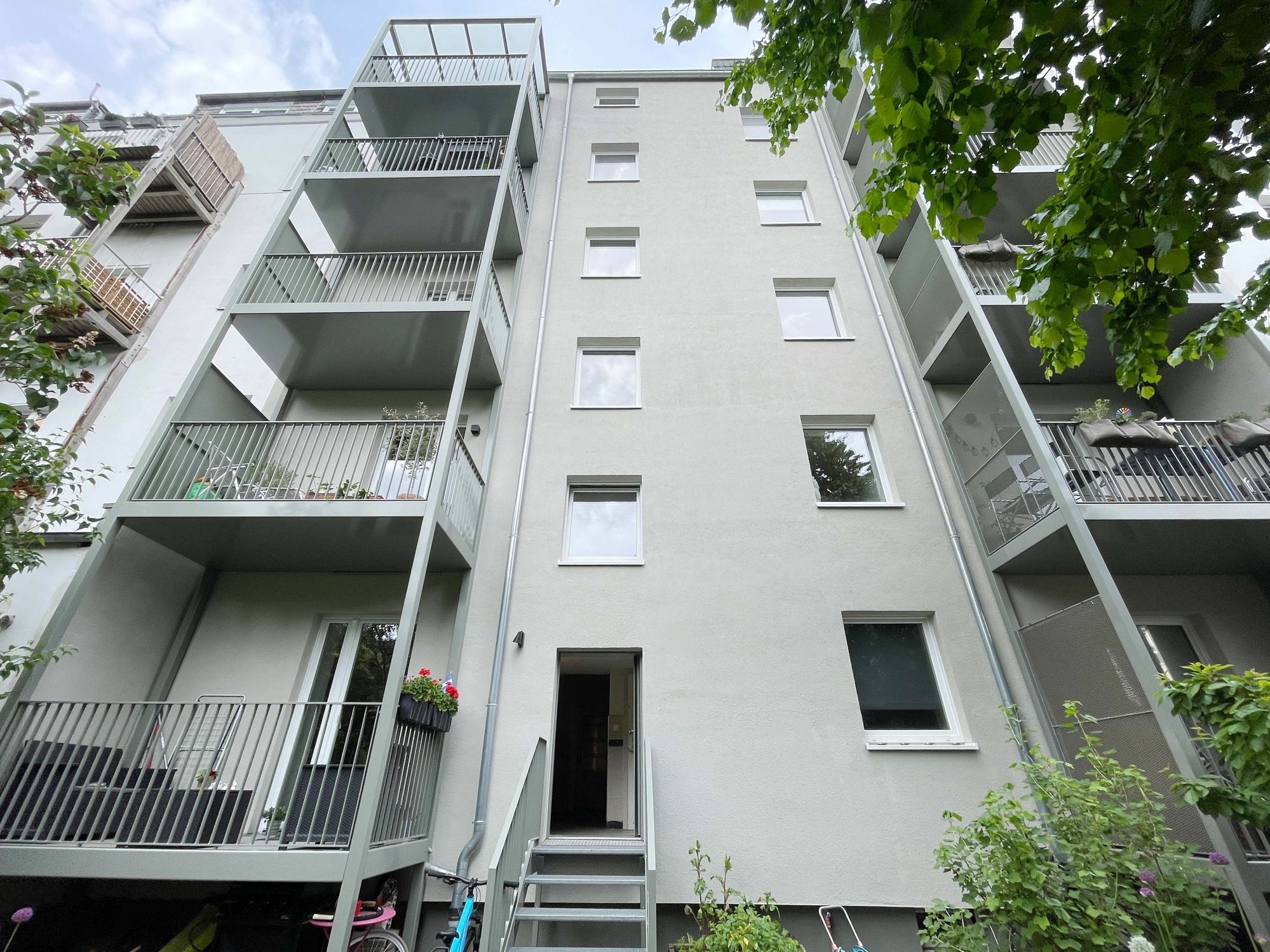 Immobilienangebot - Düsseldorf - Alle - Großzügige und leerstehende 3-Zimmerwohnung in Bilk – direkt an der Düssel!