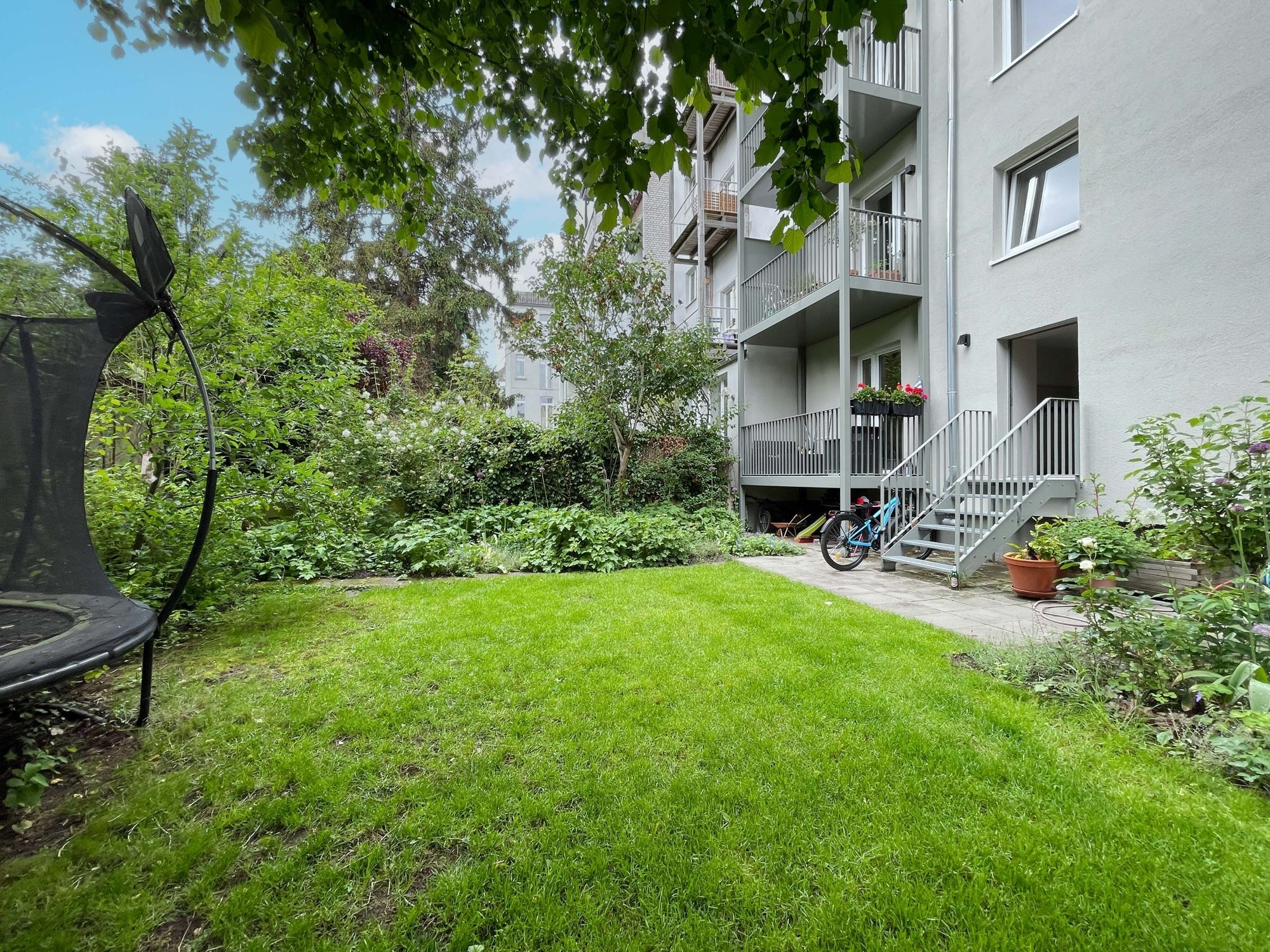 Immobilienangebot - Düsseldorf - Alle - Großzügige und leerstehende 3-Zimmerwohnung in Bilk – direkt an der Düssel!