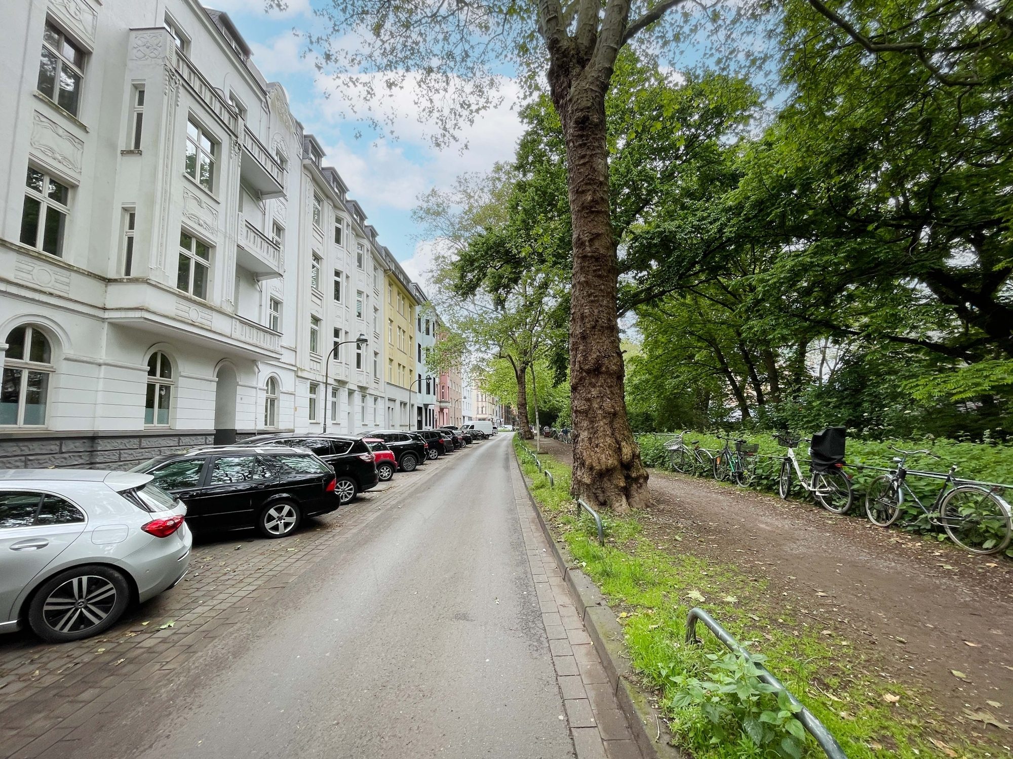 Immobilienangebot - Düsseldorf - Alle - Großzügige und leerstehende 3-Zimmerwohnung in Bilk – direkt an der Düssel!