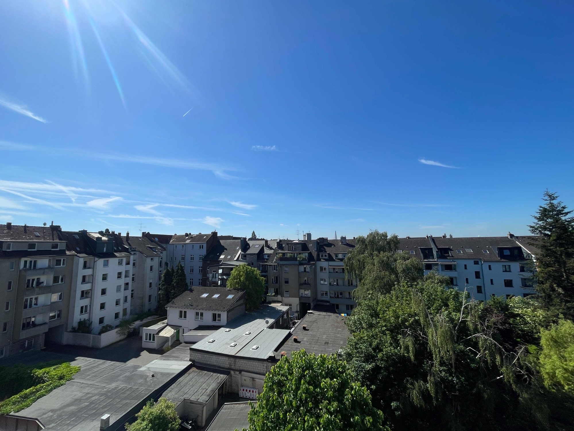 Immobilienangebot - Düsseldorf - Alle - Großzügige und leerstehende 3-Zimmerwohnung in Bilk – direkt an der Düssel!
