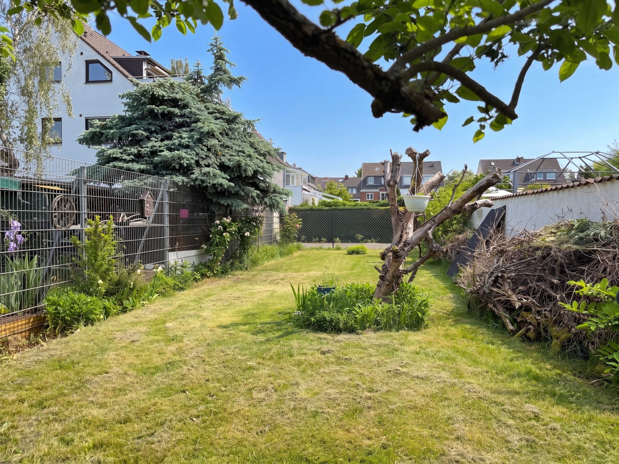 Immobilienangebot - Düsseldorf - Alle - Düsseldorf-Mörsenbroich: Charmantes Reihenendhaus mit Gartenidylle und Gestaltungspotenzial!
