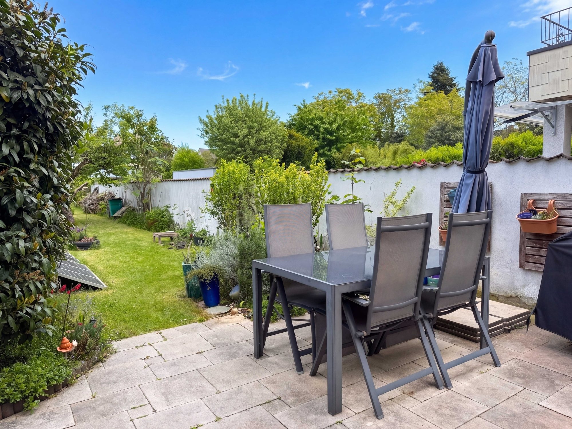 Immobilienangebot - Düsseldorf - Alle - Düsseldorf-Mörsenbroich: Charmantes Reihenendhaus mit Gartenidylle und Gestaltungspotenzial!