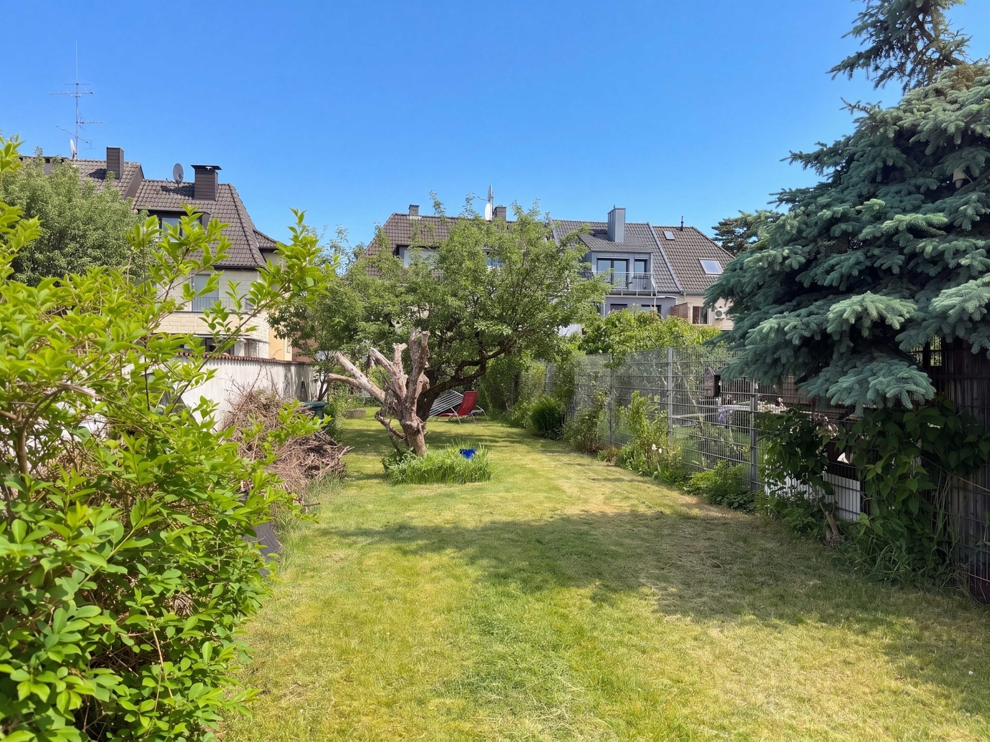 Immobilienangebot - Düsseldorf - Alle - Düsseldorf-Mörsenbroich: Charmantes Reihenendhaus mit Gartenidylle und Gestaltungspotenzial!
