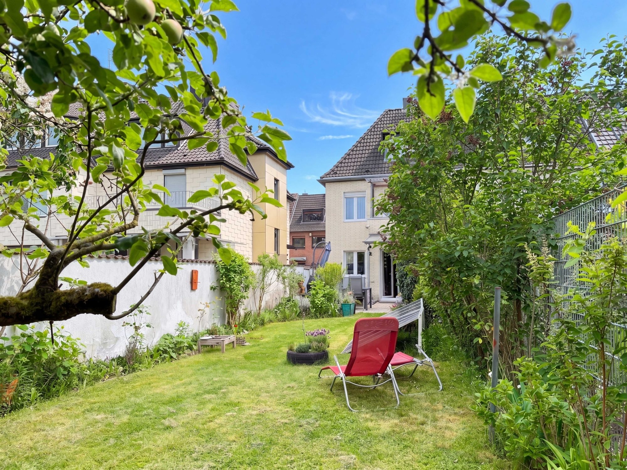 Immobilienangebot - Düsseldorf - Alle - Düsseldorf-Mörsenbroich: Charmantes Reihenendhaus mit Gartenidylle und Gestaltungspotenzial!