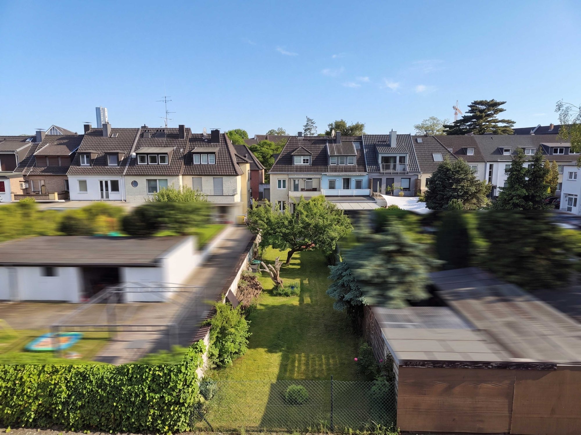 Immobilienangebot - Düsseldorf - Alle - Düsseldorf-Mörsenbroich: Charmantes Reihenendhaus mit Gartenidylle und Gestaltungspotenzial!