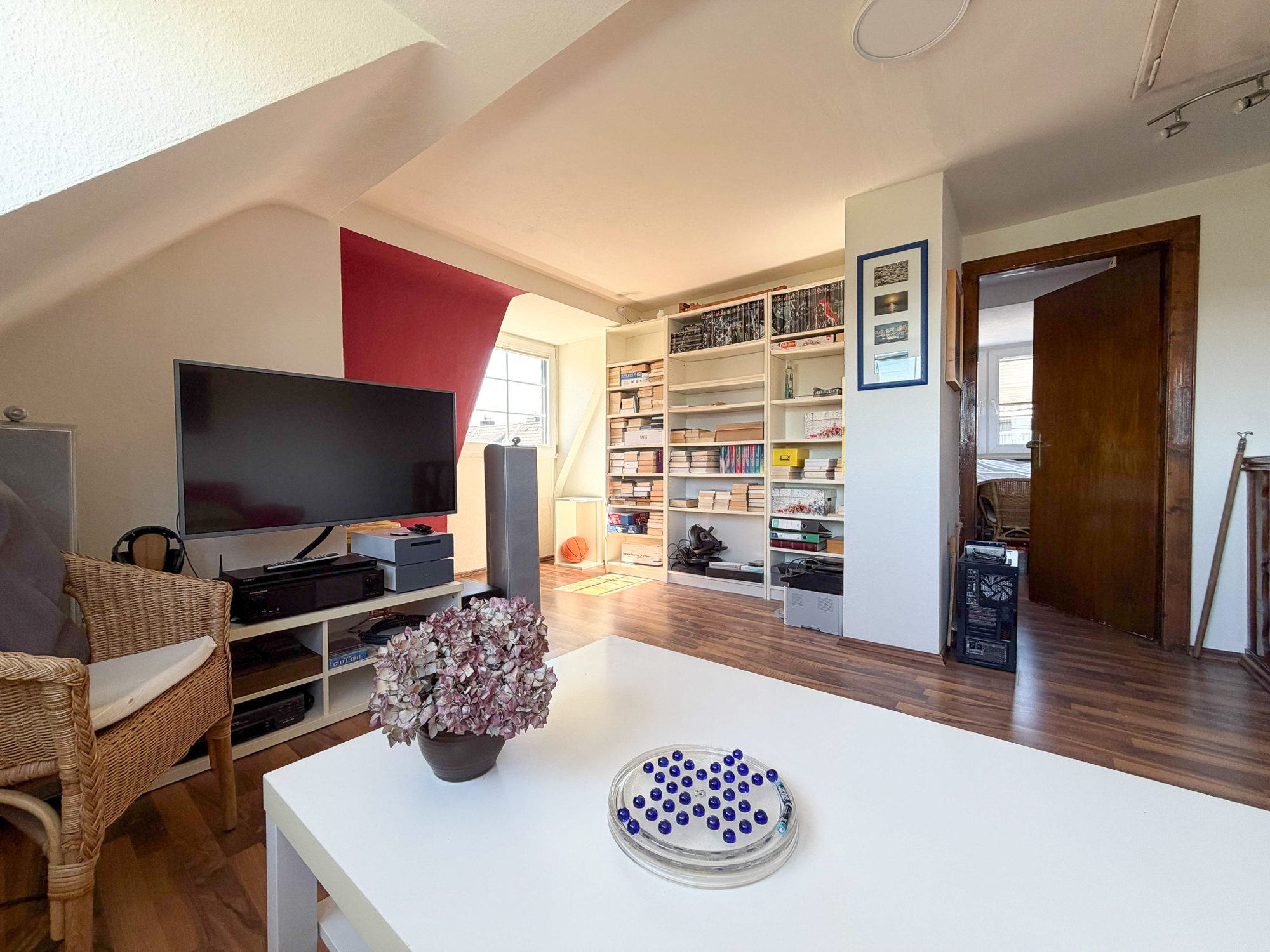 Immobilienangebot - Düsseldorf - Alle - Düsseldorf-Mörsenbroich: Charmantes Reihenendhaus mit Gartenidylle und Gestaltungspotenzial!
