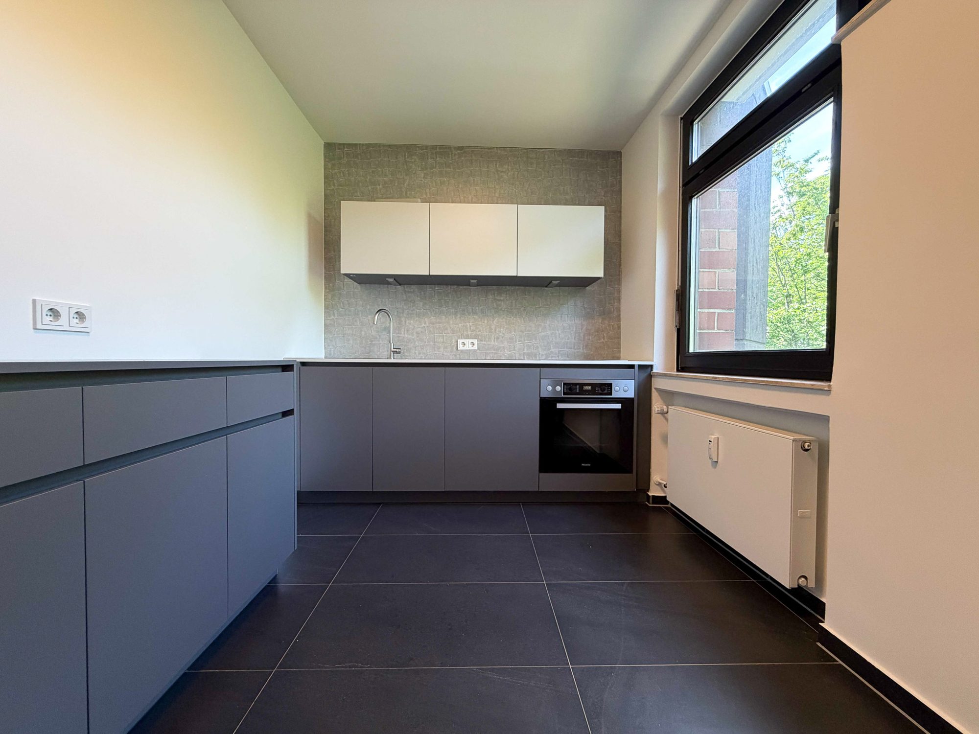 Immobilienangebot - Düsseldorf - Alle - Exklusives Wohnen auf gehobenem Niveau – Großzügige 4-Zimmer-Wohnung mit Terrasse und Einbauküche!
