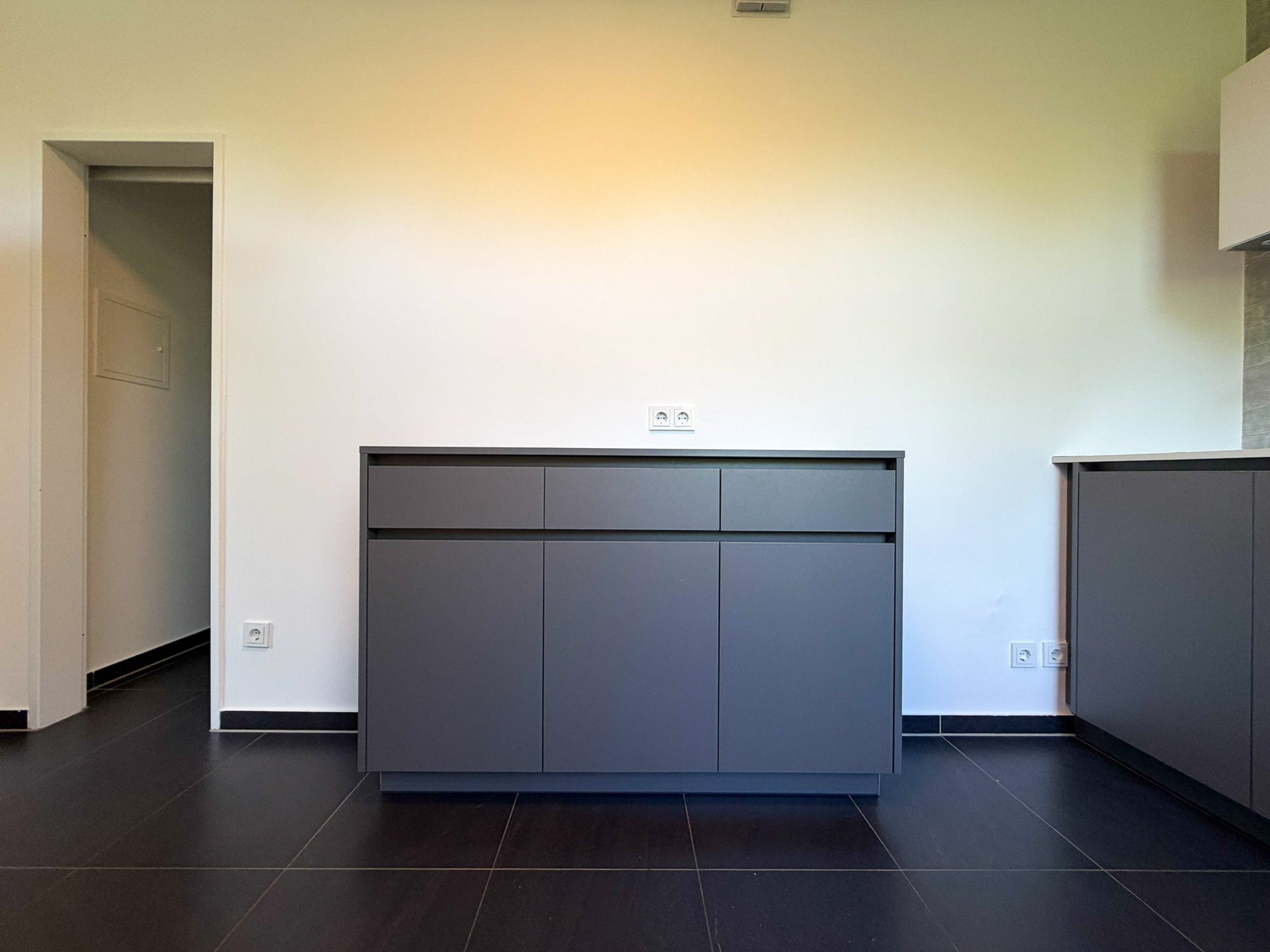 Immobilienangebot - Düsseldorf - Alle - Exklusives Wohnen auf gehobenem Niveau – Großzügige 4-Zimmer-Wohnung mit Terrasse und Einbauküche!