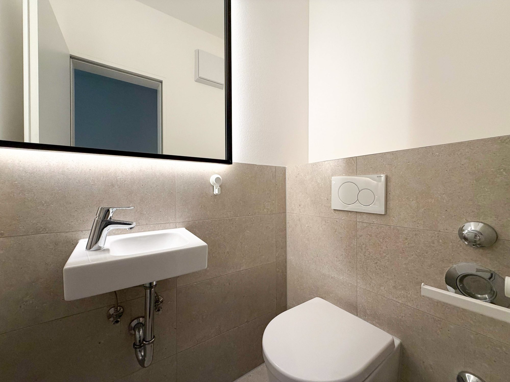 Immobilienangebot - Düsseldorf - Alle - Exklusives Wohnen auf gehobenem Niveau – Großzügige 4-Zimmer-Wohnung mit Terrasse und Einbauküche!