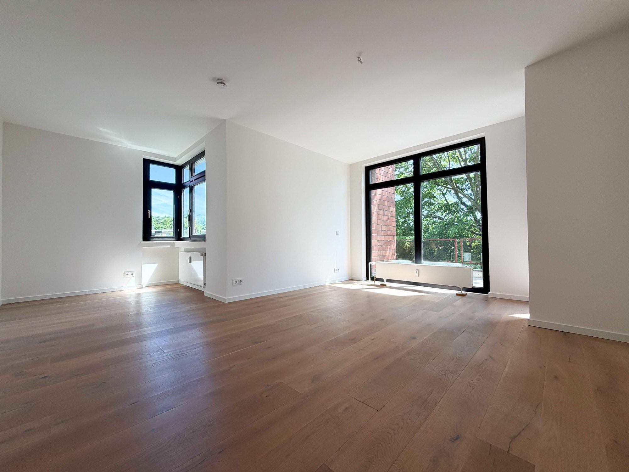 Immobilienangebot - Düsseldorf - Alle - Exklusives Wohnen auf gehobenem Niveau – Großzügige 4-Zimmer-Wohnung mit Terrasse und Einbauküche!