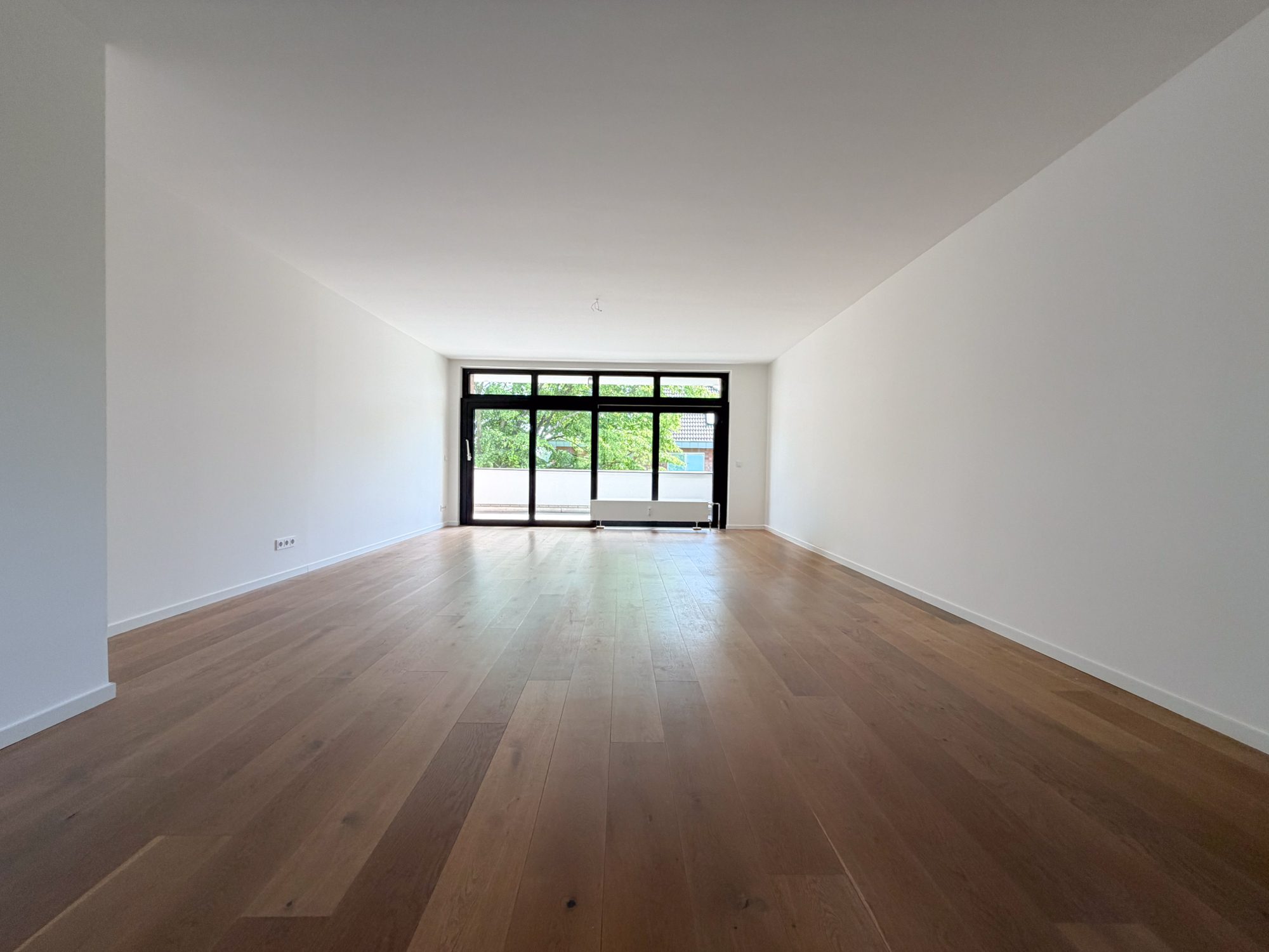 Immobilienangebot - Düsseldorf - Alle - Exklusives Wohnen auf gehobenem Niveau – Großzügige 4-Zimmer-Wohnung mit Terrasse und Einbauküche!