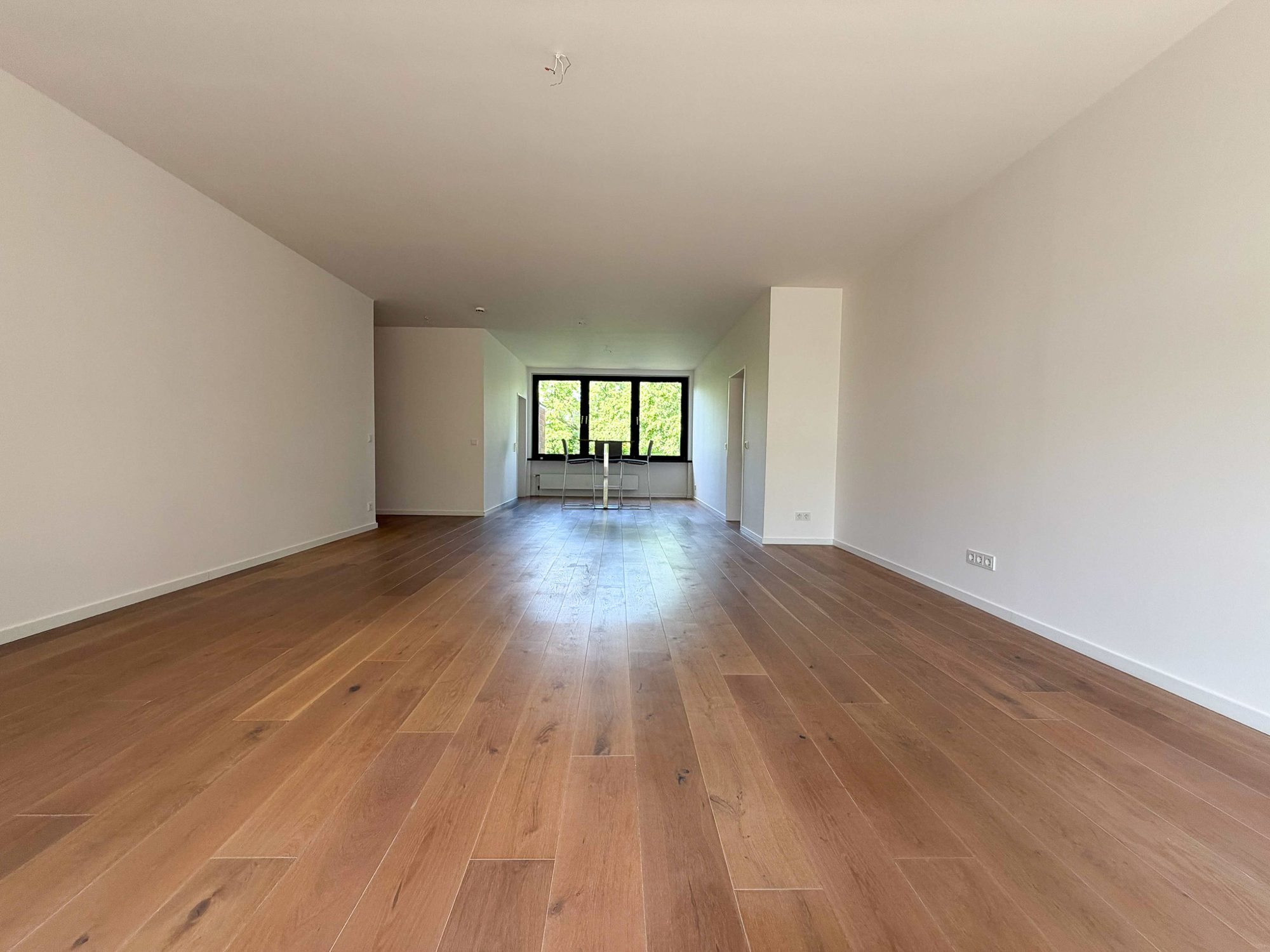 Immobilienangebot - Düsseldorf - Alle - Exklusives Wohnen auf gehobenem Niveau – Großzügige 4-Zimmer-Wohnung mit Terrasse und Einbauküche!