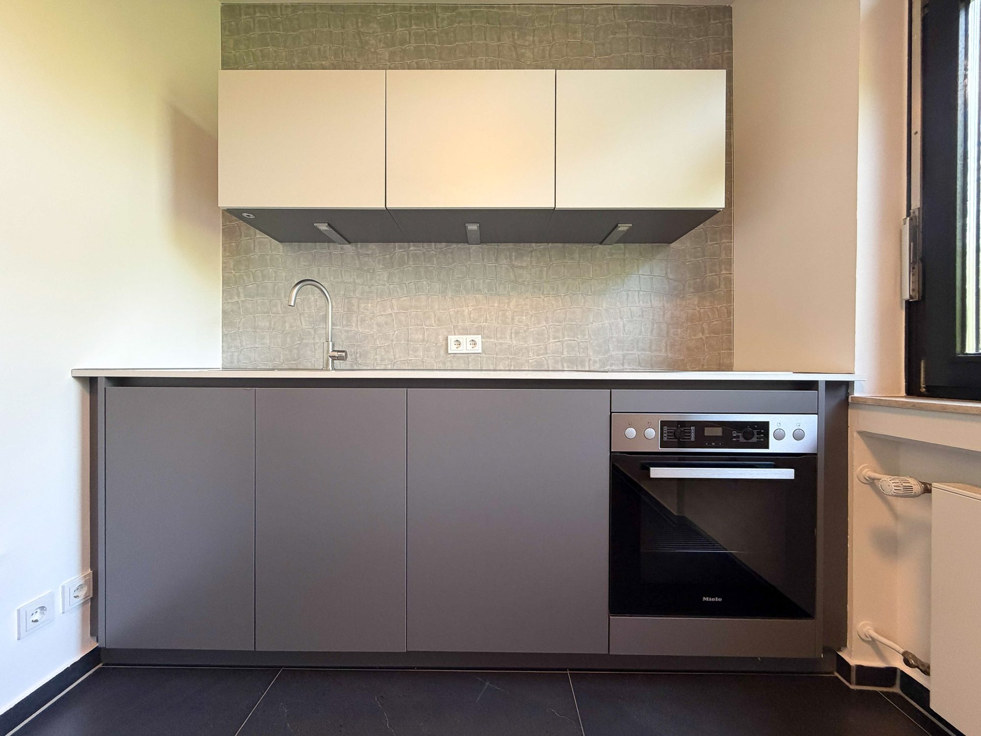 Immobilienangebot - Düsseldorf - Alle - Exklusives Wohnen auf gehobenem Niveau – Großzügige 4-Zimmer-Wohnung mit Terrasse und Einbauküche!