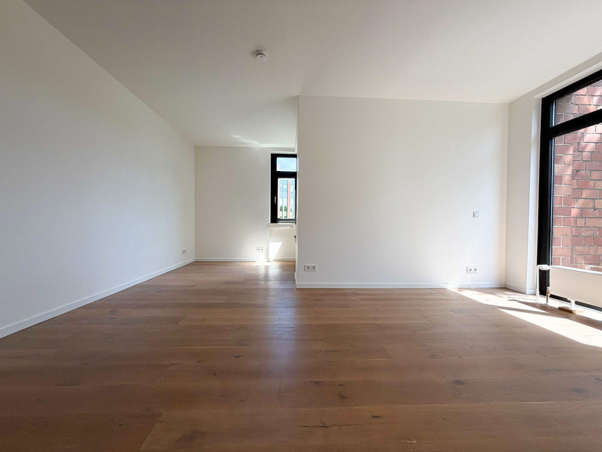 Immobilienangebot - Düsseldorf - Alle - Exklusives Wohnen auf gehobenem Niveau – Großzügige 4-Zimmer-Wohnung mit Terrasse und Einbauküche!
