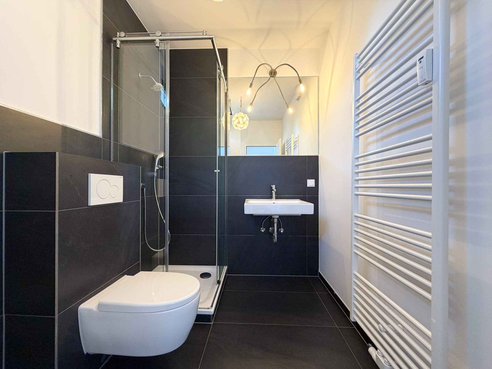 Immobilienangebot - Düsseldorf - Alle - Exklusives Wohnen auf gehobenem Niveau – Großzügige 4-Zimmer-Wohnung mit Terrasse und Einbauküche!