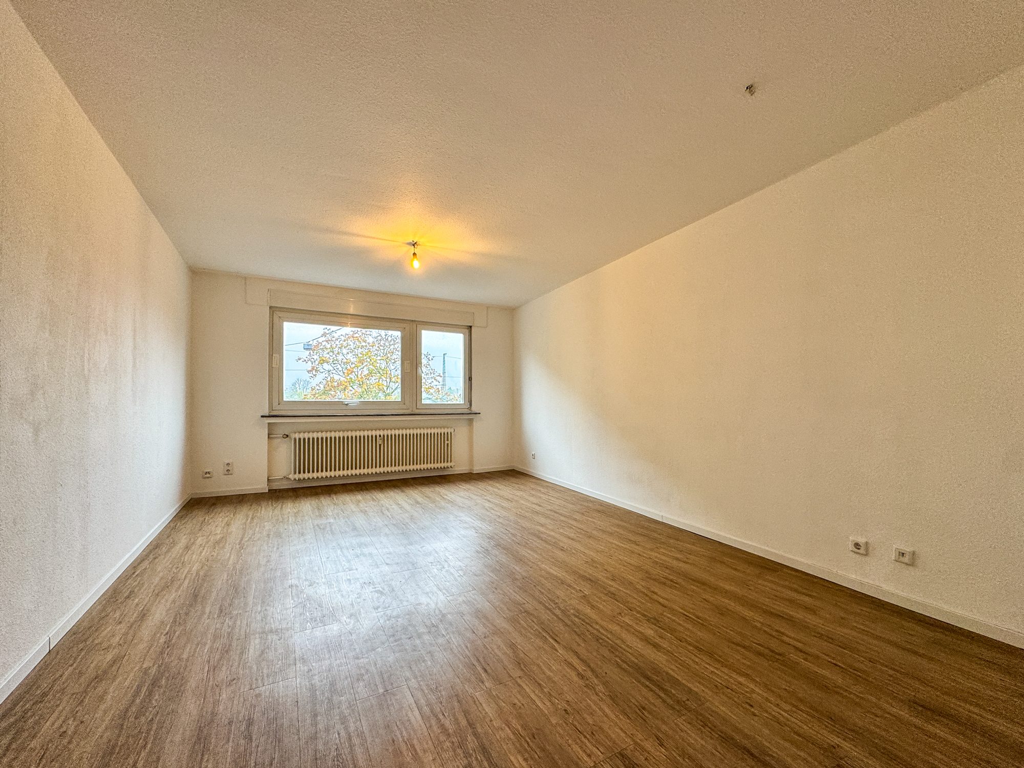 Immobilienangebot - Düsseldorf - Alle - Oberbilk: 2-Zimmer-Eigentumswohnung mit Wintergarten und Tiefgaragenstellplatz