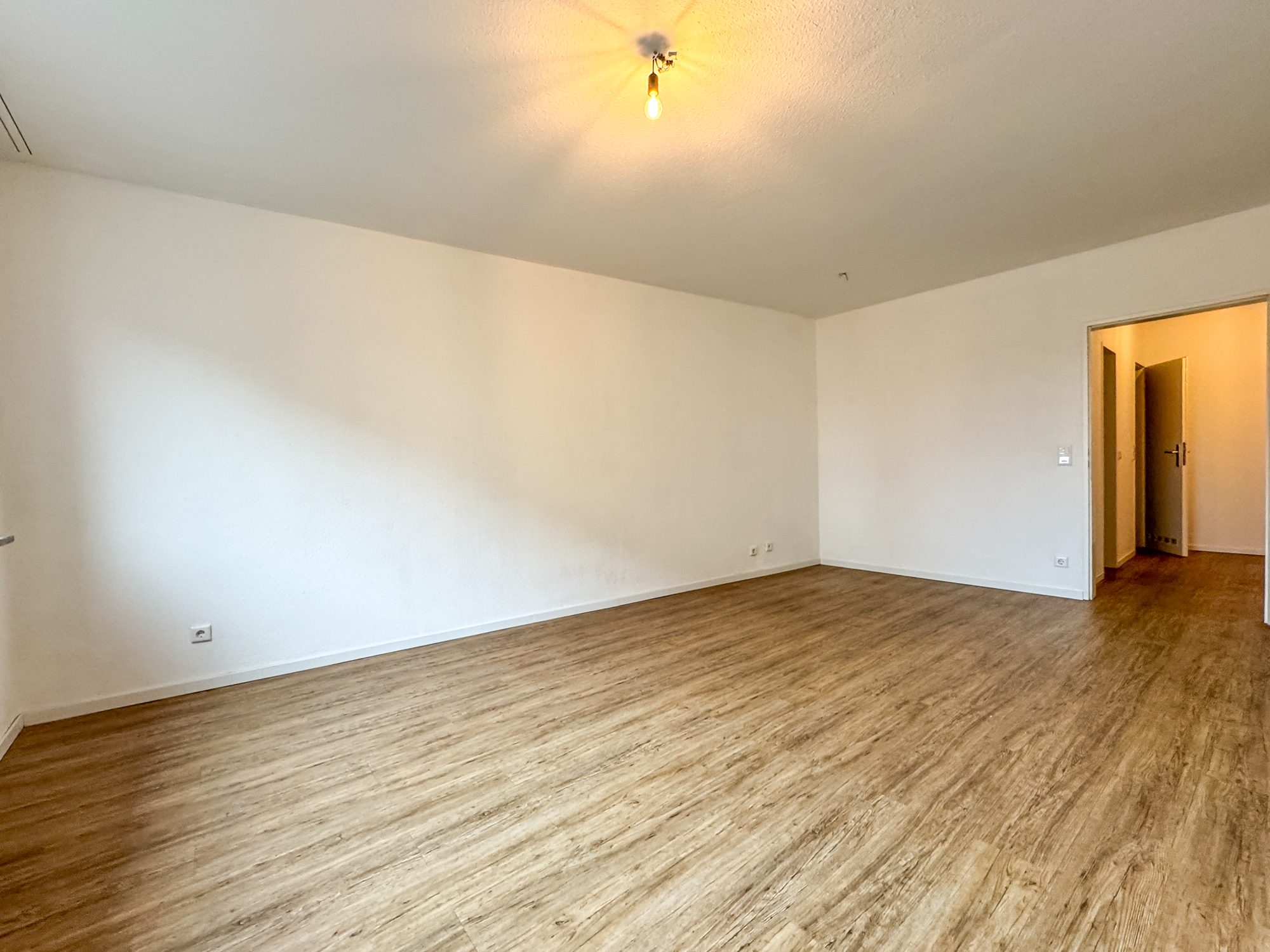 Immobilienangebot - Düsseldorf - Alle - Oberbilk: 2-Zimmer-Eigentumswohnung mit Wintergarten und Tiefgaragenstellplatz