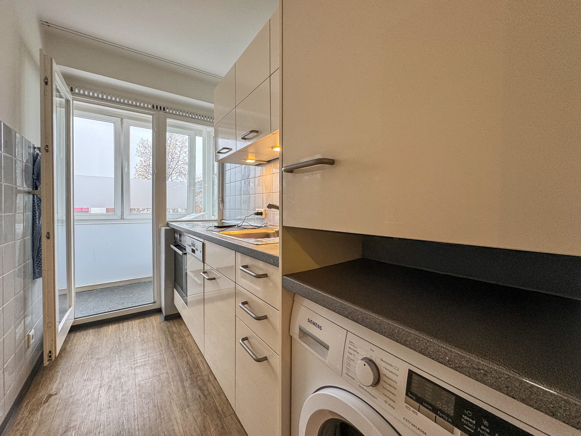 Immobilienangebot - Düsseldorf - Alle - Oberbilk: 2-Zimmer-Eigentumswohnung mit Wintergarten und Tiefgaragenstellplatz
