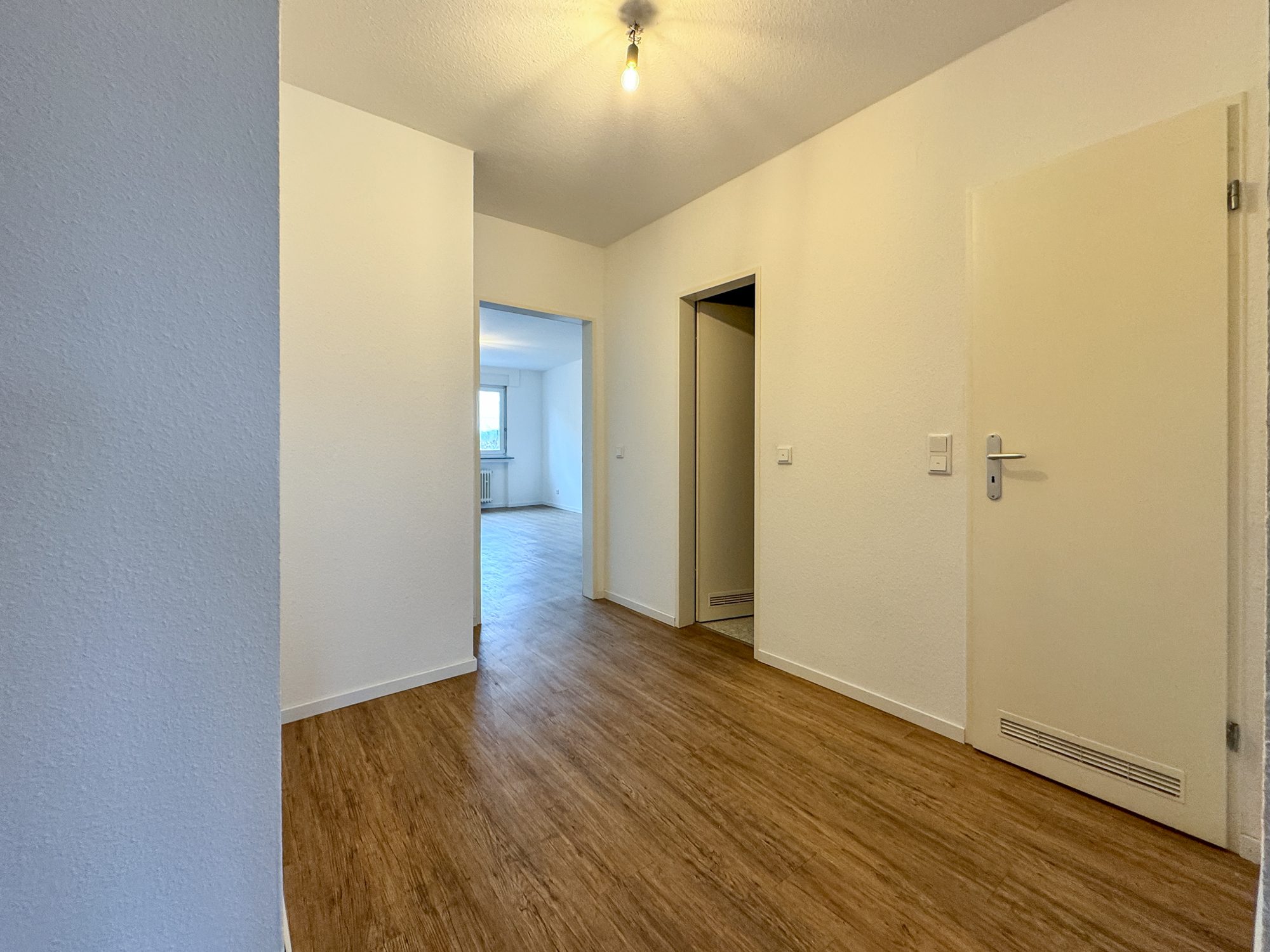 Immobilienangebot - Düsseldorf - Alle - Oberbilk: 2-Zimmer-Eigentumswohnung mit Wintergarten und Tiefgaragenstellplatz