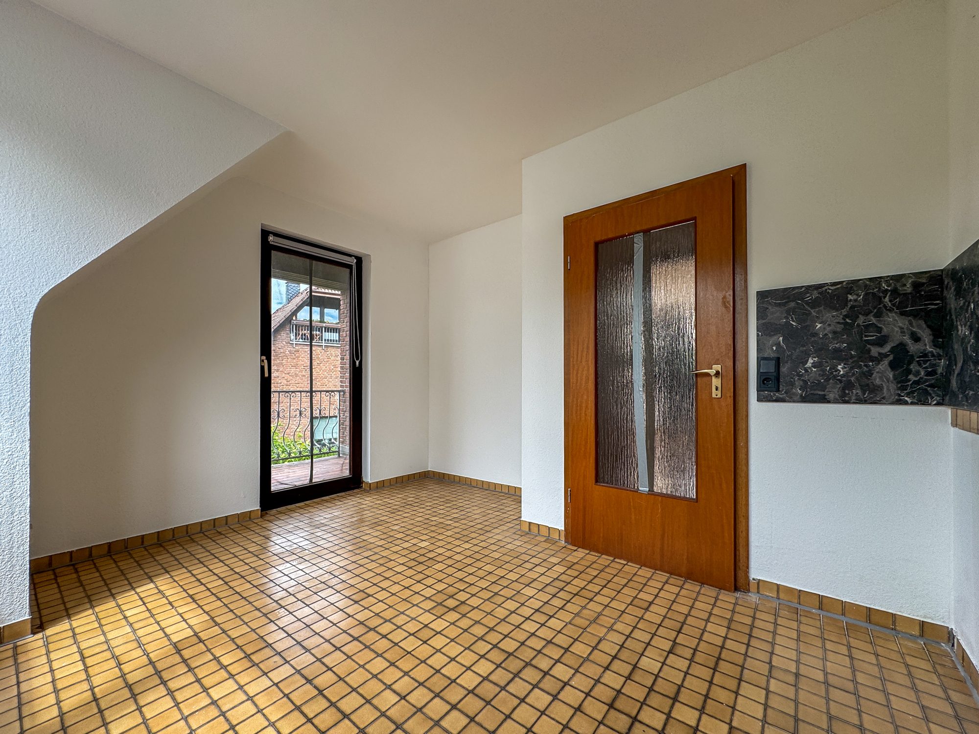 Immobilienangebot - Düsseldorf - Alle - Düsseldorf Benrath: 2-Zimmer Maisonette Wohnung mit Nord-West-Balkon!