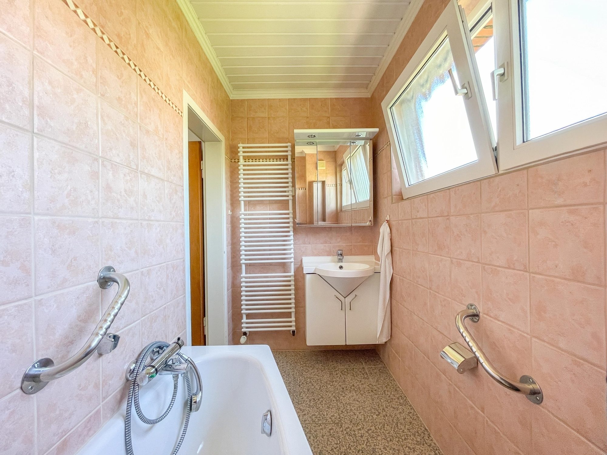 Immobilienangebot - Düsseldorf - Alle - Wersten: gepflegtes Reihenmittelhaus mit Süd-Garten und Entwicklungspotenzial in ruhiger Lage