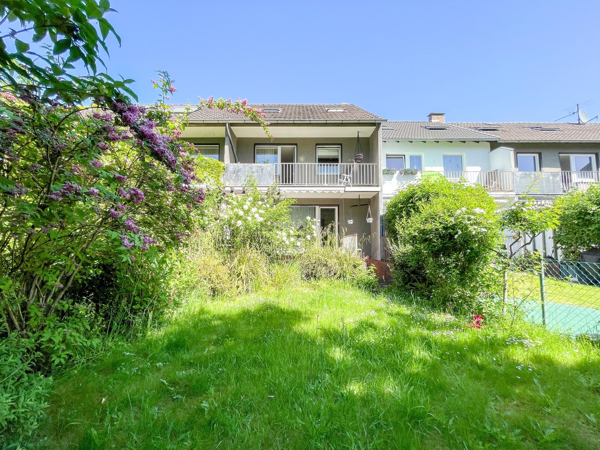 Immobilienangebot - Düsseldorf - Alle - Wersten: gepflegtes Reihenmittelhaus mit Süd-Garten und Entwicklungspotenzial in ruhiger Lage