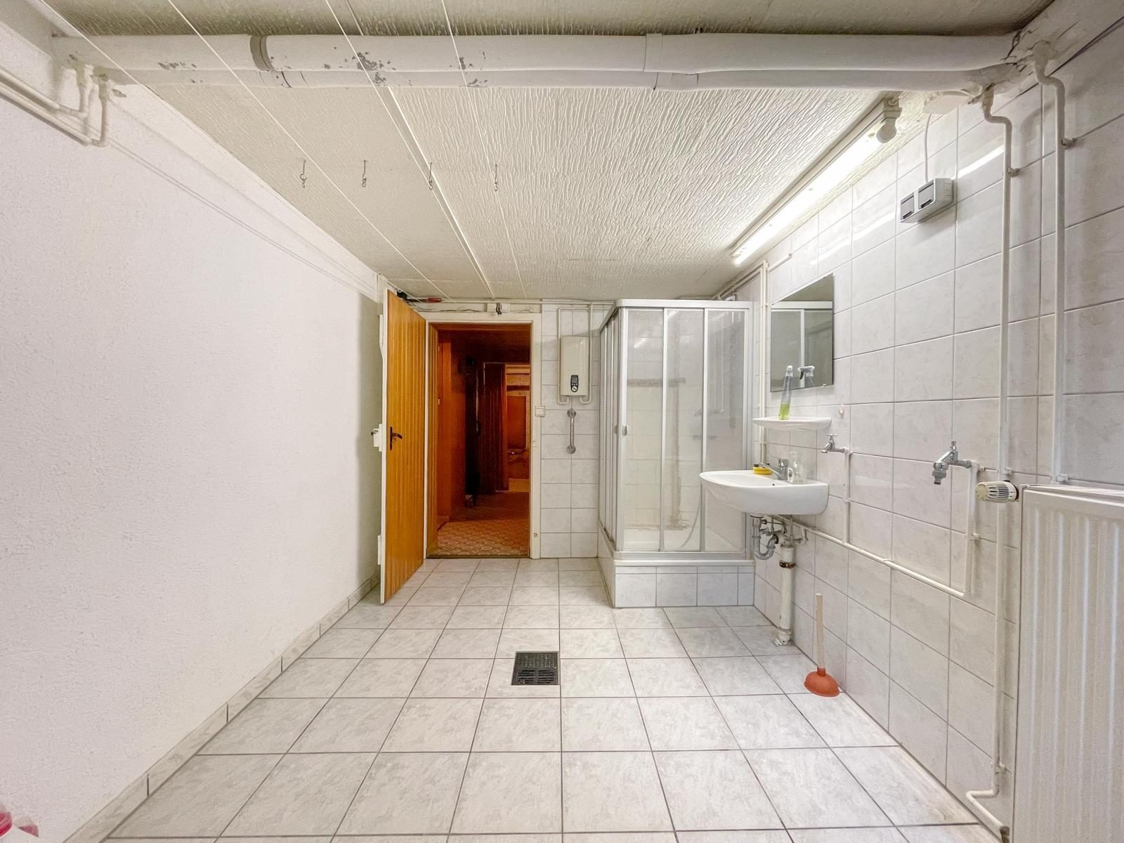 Immobilienangebot - Düsseldorf - Alle - Wersten: gepflegtes Reihenmittelhaus mit Süd-Garten und Entwicklungspotenzial in ruhiger Lage