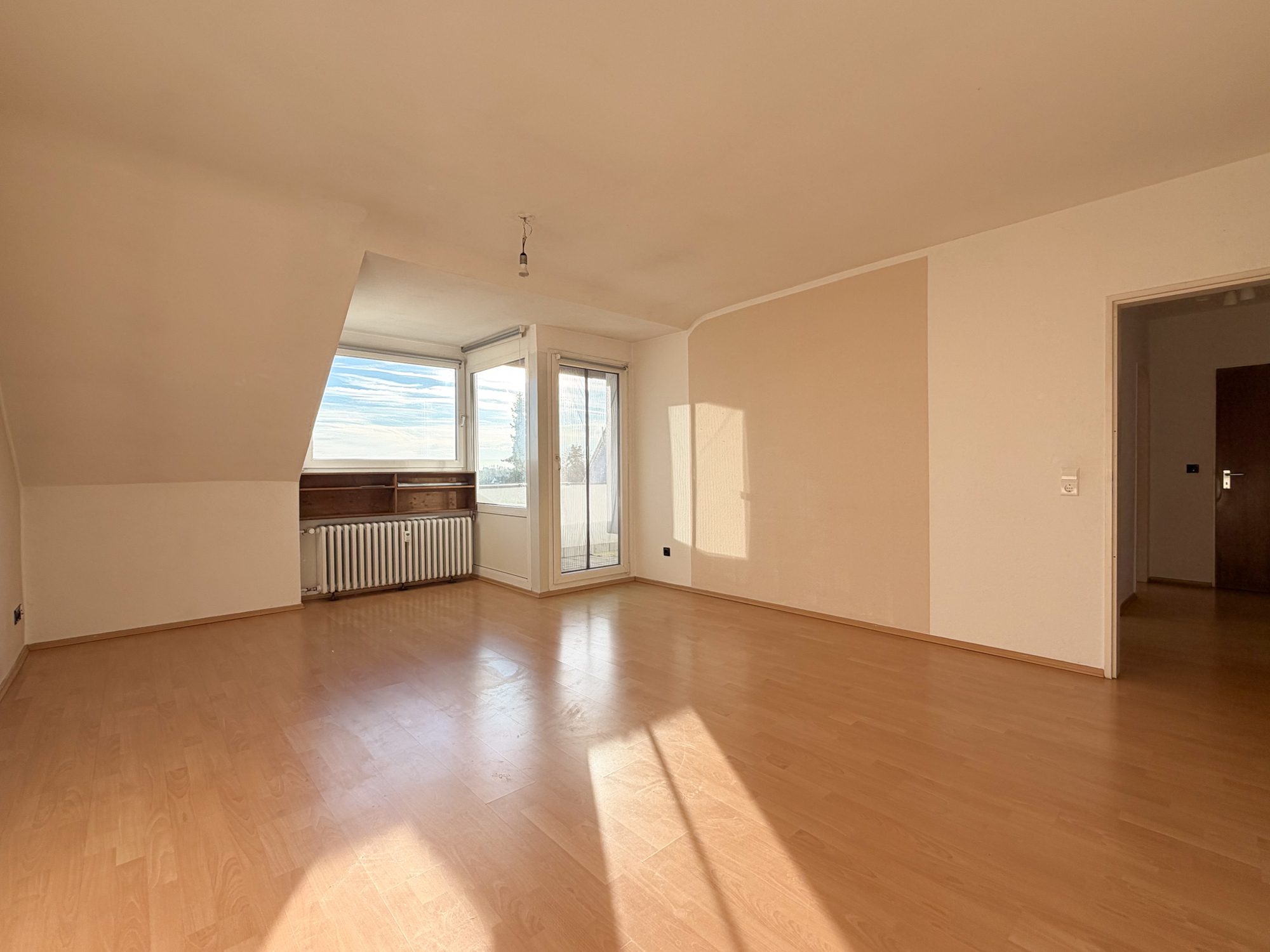 Immobilienangebot - Düsseldorf - Alle - Düsseldorf-Unterbach: helle 2-Zimmer-Dachgeschosswohnung mit Südwestbalkon!