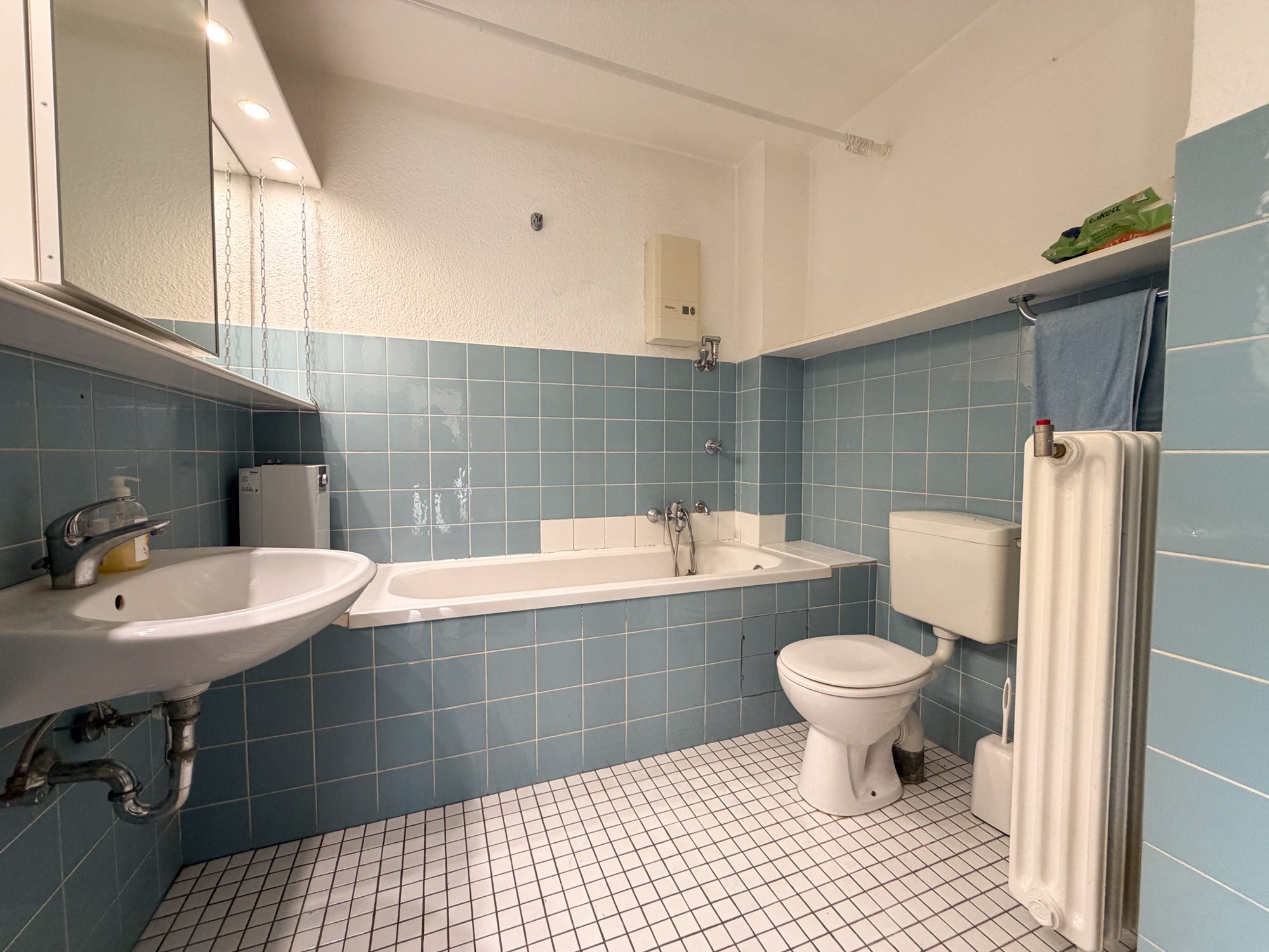 Immobilienangebot - Düsseldorf - Alle - Düsseldorf-Unterbach: helle 2-Zimmer-Dachgeschosswohnung mit Südwestbalkon!