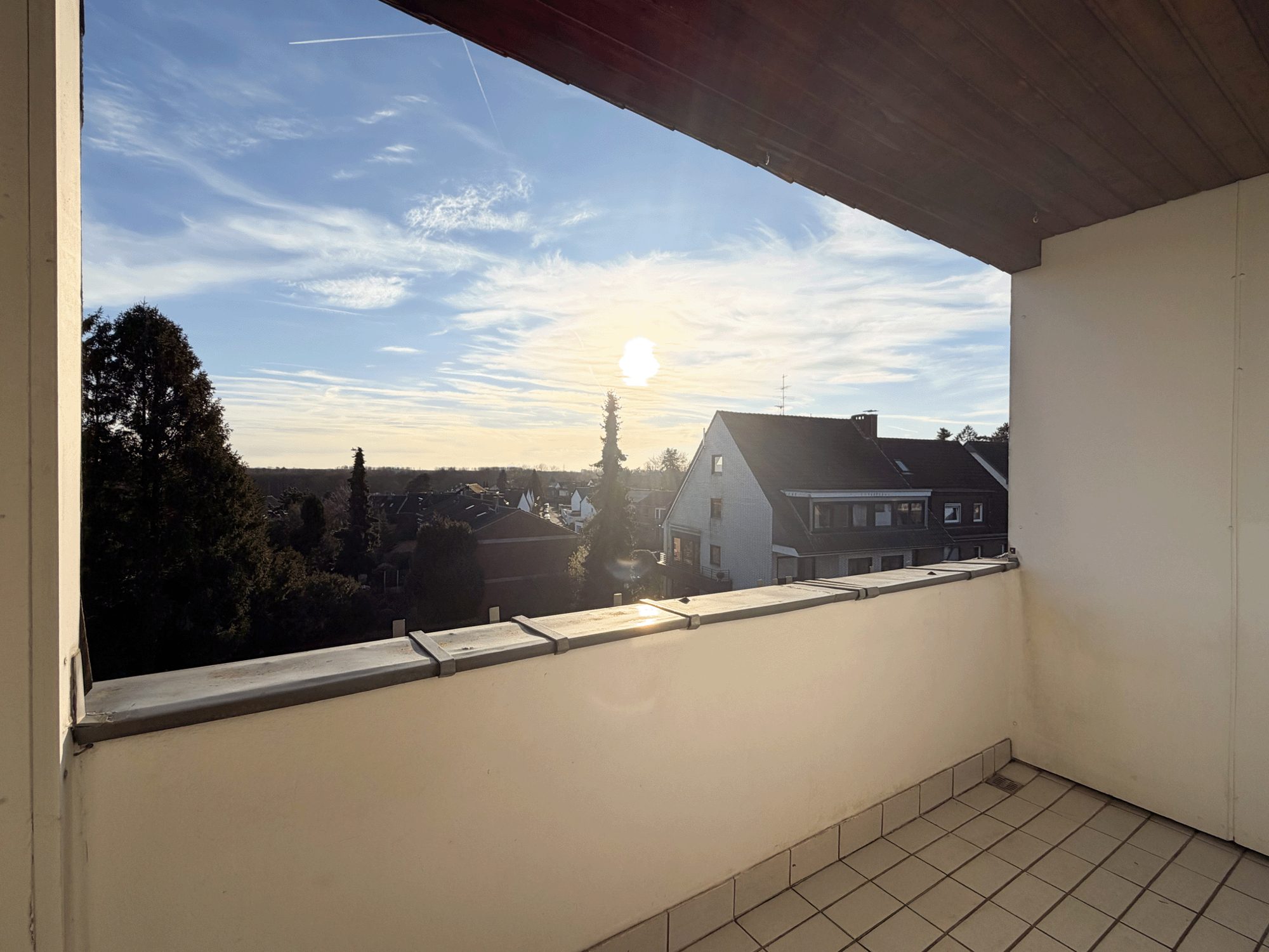 Immobilienangebot - Düsseldorf - Alle - Düsseldorf-Unterbach: helle 2-Zimmer-Dachgeschosswohnung mit Südwestbalkon!