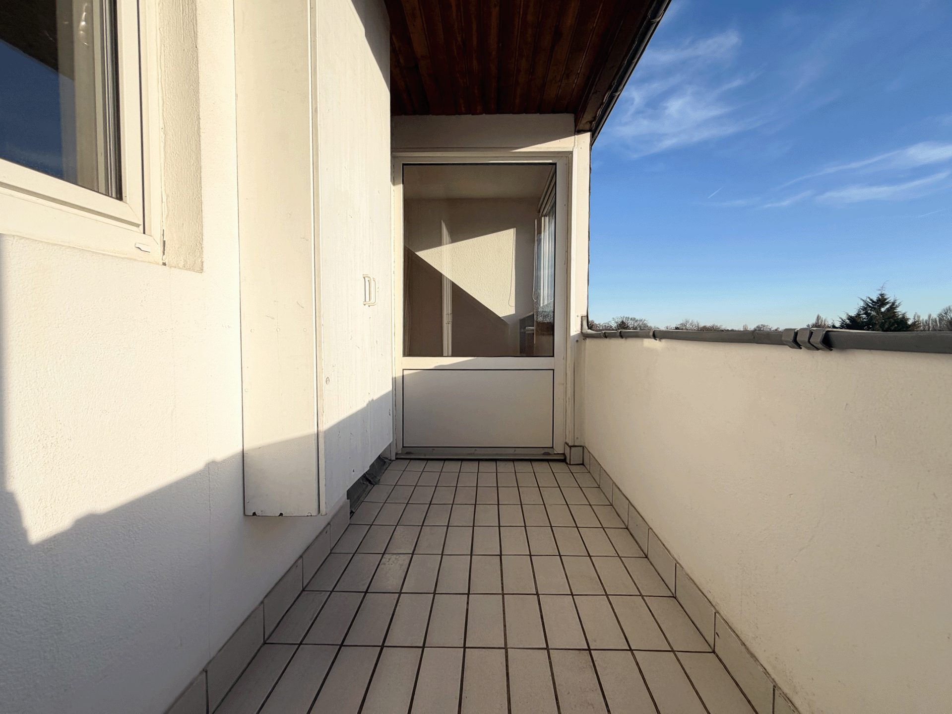 Immobilienangebot - Düsseldorf - Alle - Düsseldorf-Unterbach: helle 2-Zimmer-Dachgeschosswohnung mit Südwestbalkon!