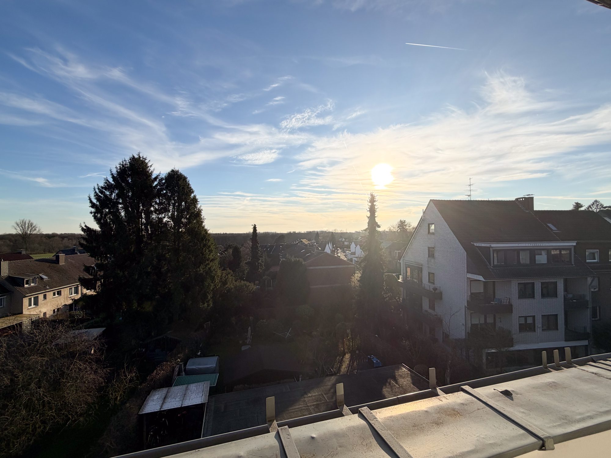 Immobilienangebot - Düsseldorf - Alle - Düsseldorf-Unterbach: helle 2-Zimmer-Dachgeschosswohnung mit Südwestbalkon!