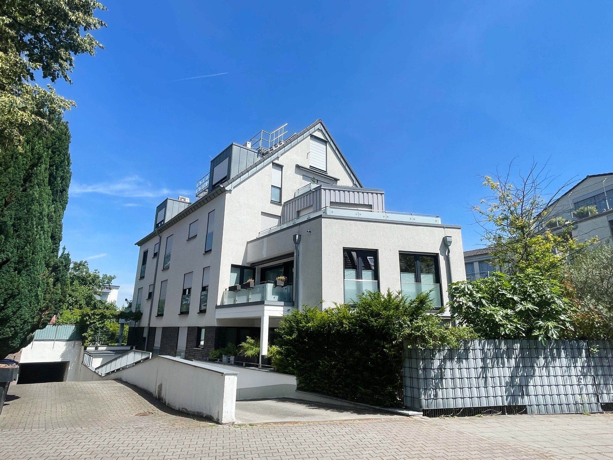 Immobilienangebot - Düsseldorf - Alle - Wohnen mit Wohlfühlgarantie: neuwertige 2-Zimmer-Wohnung mit Sonnen-Terrasse und TG-Stellplatz!