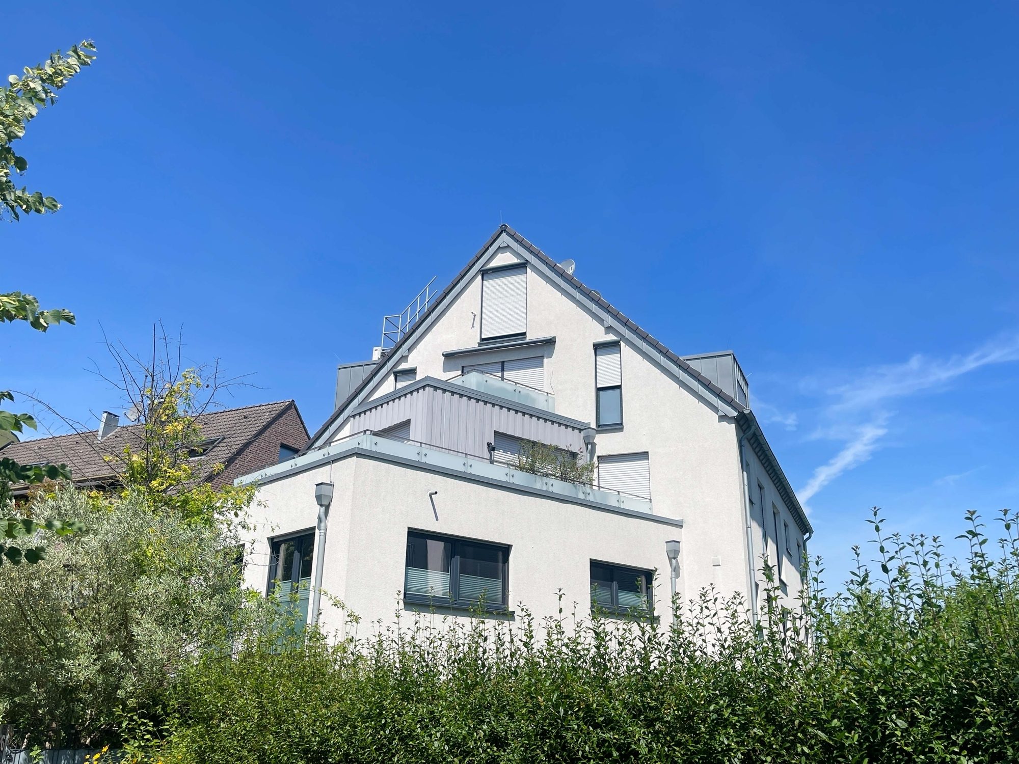Immobilienangebot - Düsseldorf - Alle - Wohnen mit Wohlfühlgarantie: neuwertige 2-Zimmer-Wohnung mit Sonnen-Terrasse und TG-Stellplatz!