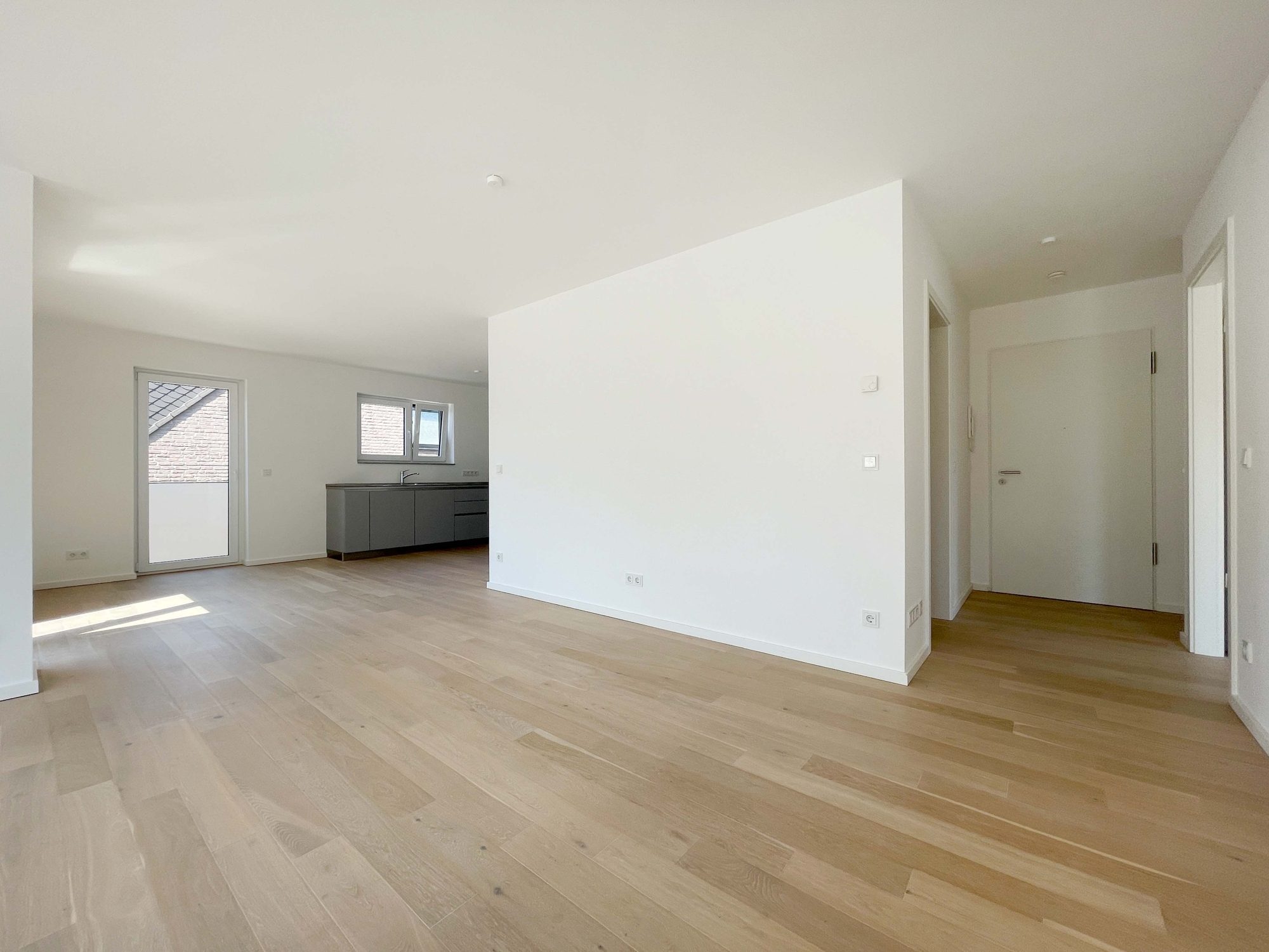Immobilienangebot - Düsseldorf - Alle - Wohnen mit Wohlfühlgarantie: neuwertige 2-Zimmer-Wohnung mit Sonnen-Terrasse und TG-Stellplatz!
