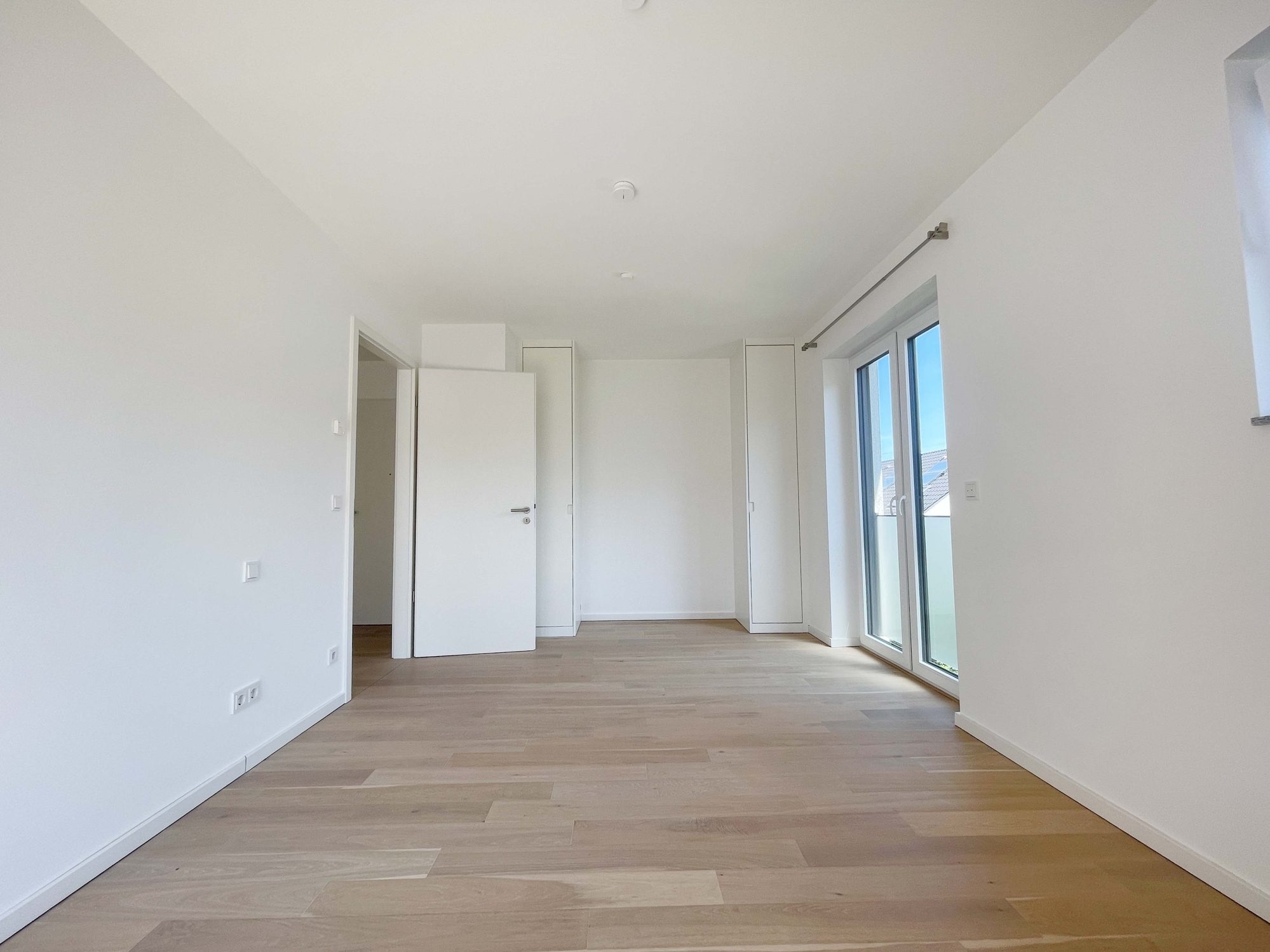 Immobilienangebot - Düsseldorf - Alle - Wohnen mit Wohlfühlgarantie: neuwertige 2-Zimmer-Wohnung mit Sonnen-Terrasse und TG-Stellplatz!