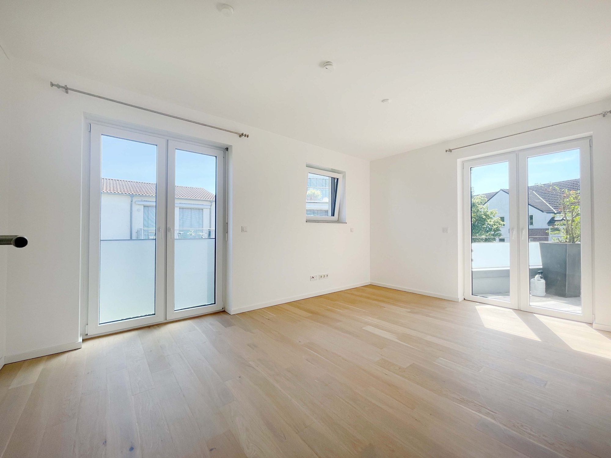 Immobilienangebot - Düsseldorf - Alle - Wohnen mit Wohlfühlgarantie: neuwertige 2-Zimmer-Wohnung mit Sonnen-Terrasse und TG-Stellplatz!